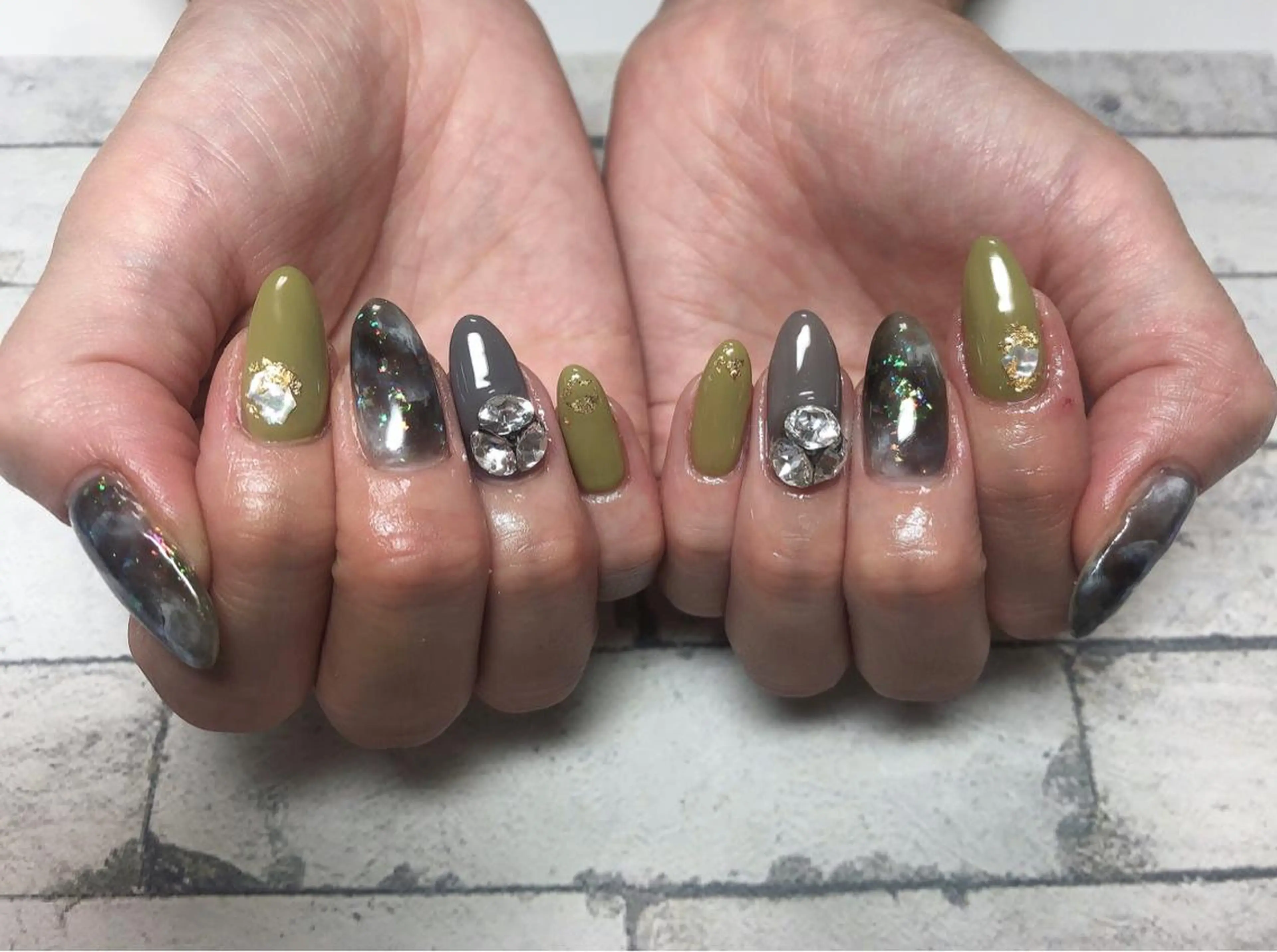 ネイル ストーンネイル EPICHA NAILのネイルデザイン