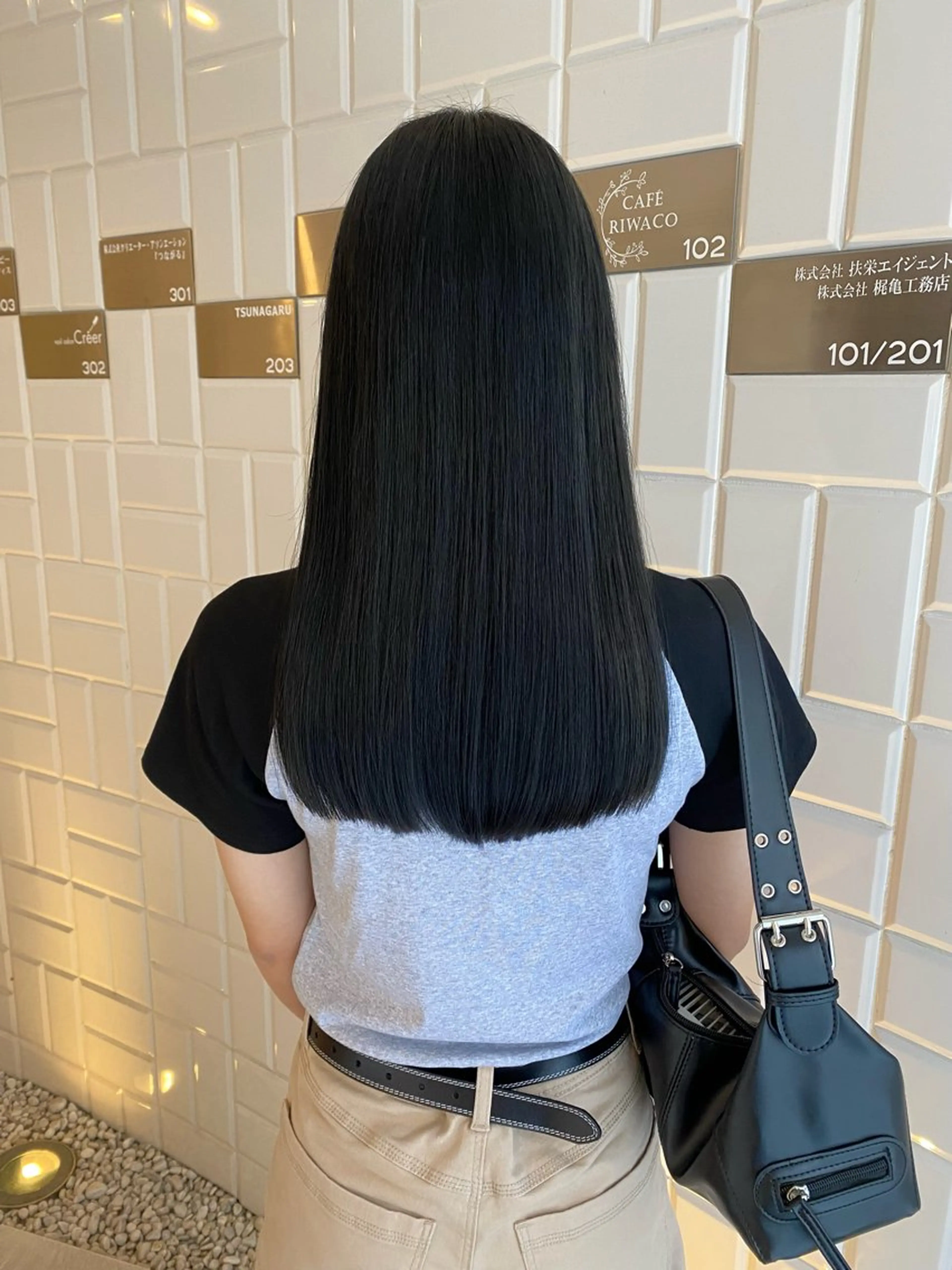 ロング カラー 黒髪 ブルーカラー ブルーブラック ヘアカラー アオイ🩵暖色 /まろやかカラーのヘアスタイル