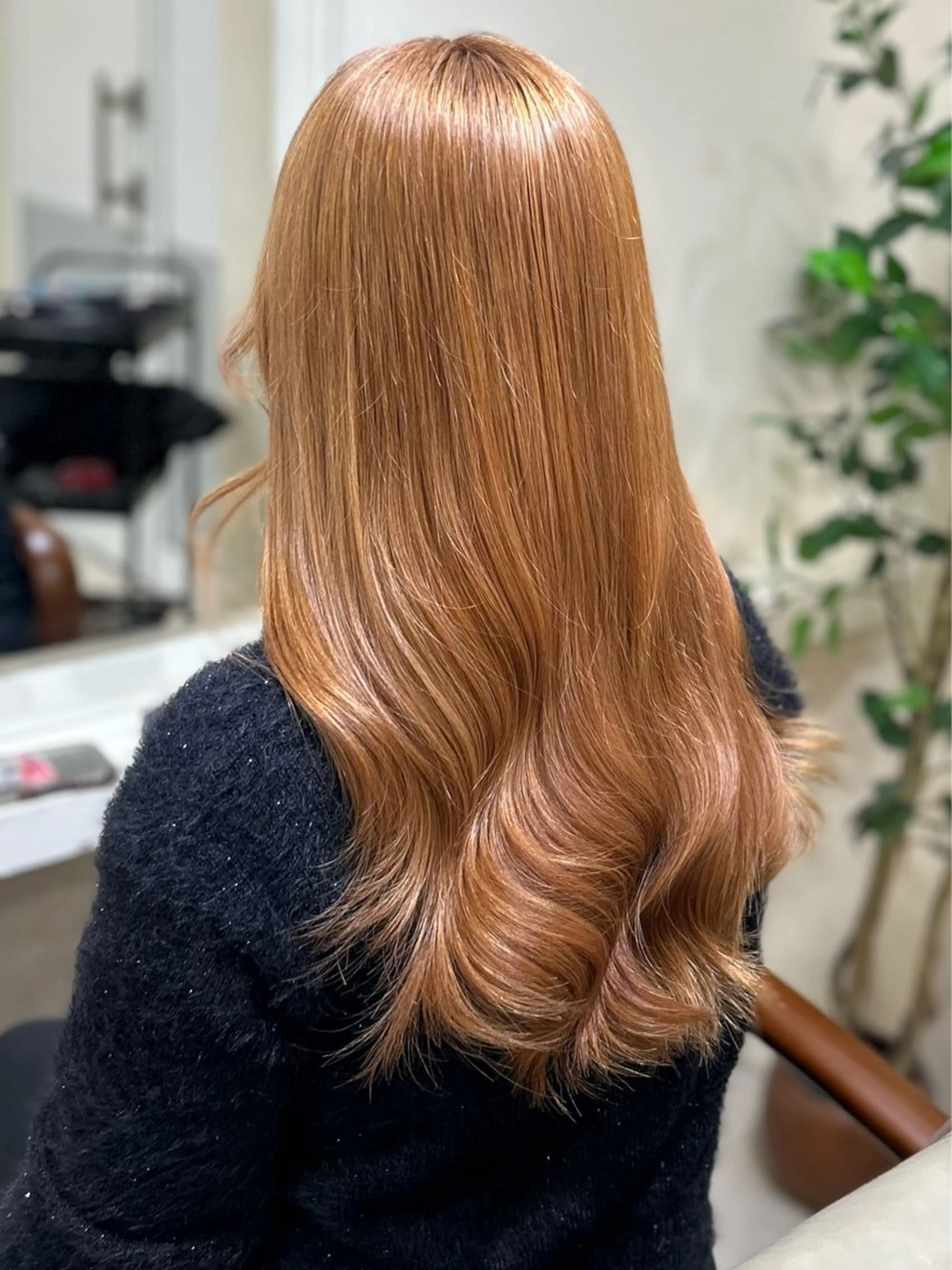 カラー オレンジ ヘアカラー トリートメント carina✂️ ハイトーンカラー🤩のヘアスタイル