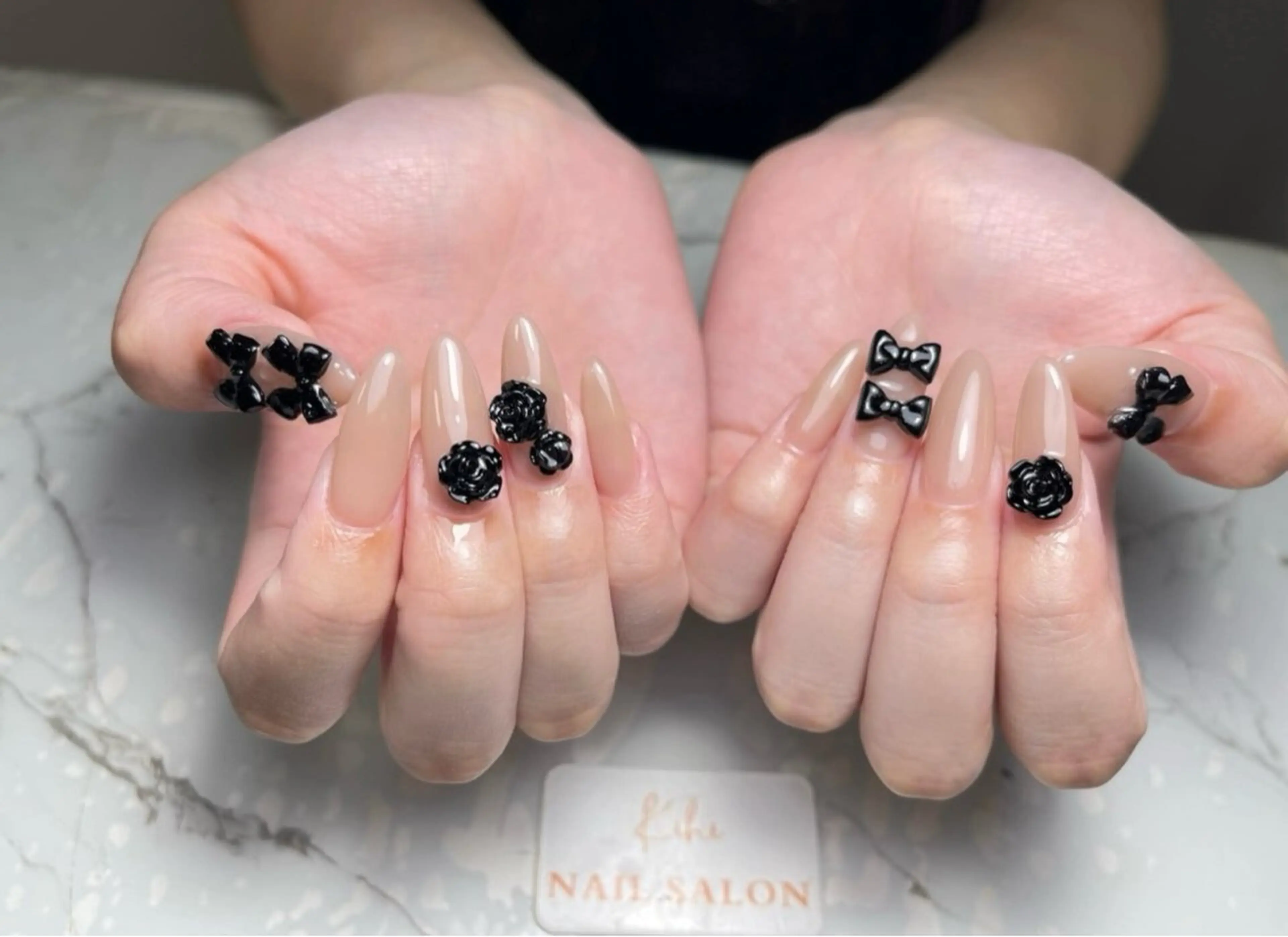 ネイル フレンチネイル ジェルネイル グラデーション キラキラネイル 韓国ネイル ハンドネイル 清水 ユナのネイルデザイン