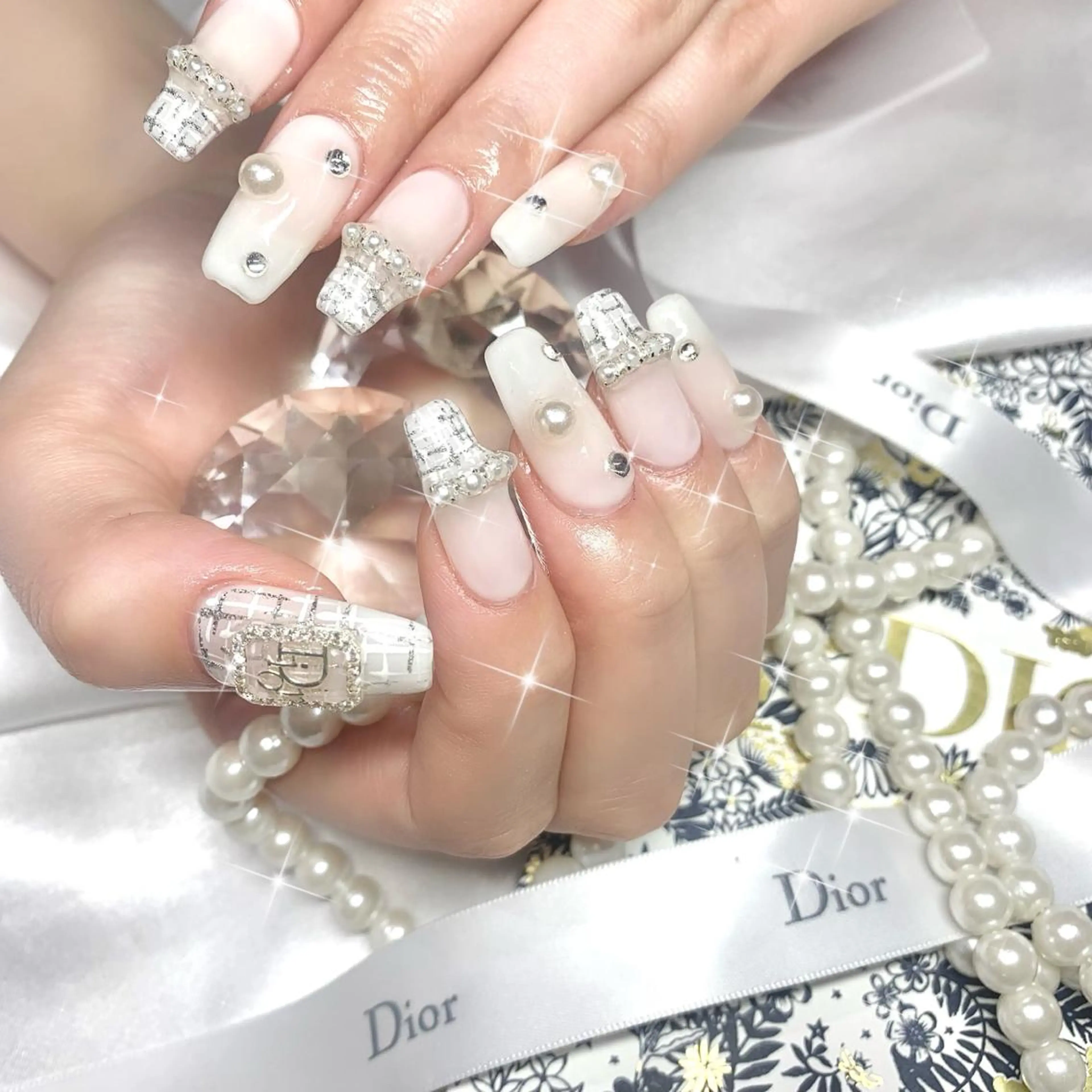 ネイル オーロラネイル フレンチネイル ジェルネイル 韓国ネイル 持ち込み élu by Noriko 前原のネイルデザイン