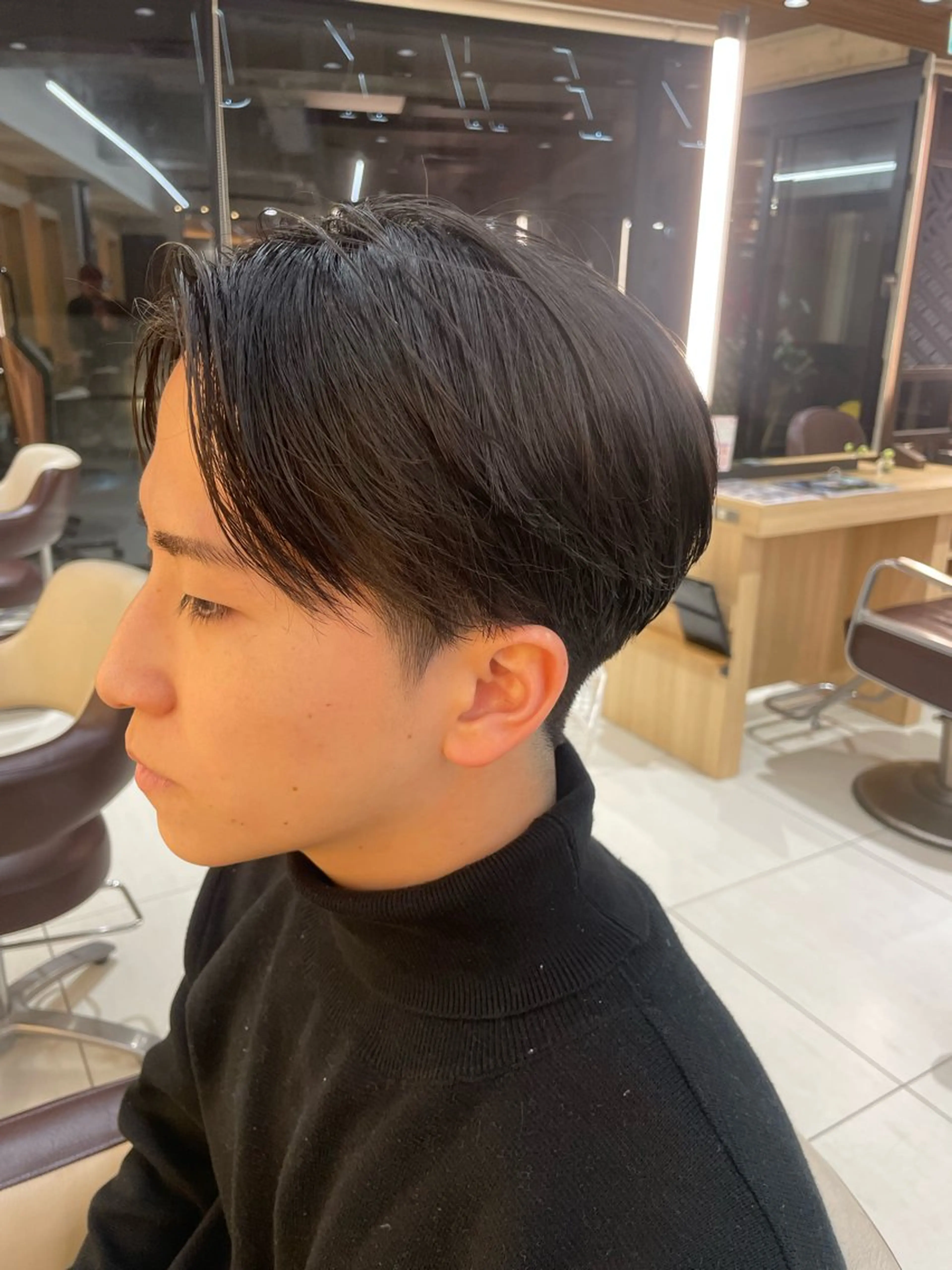 ショート メンズ センターパート 刈り上げ 岩崎 唯人のヘアスタイル