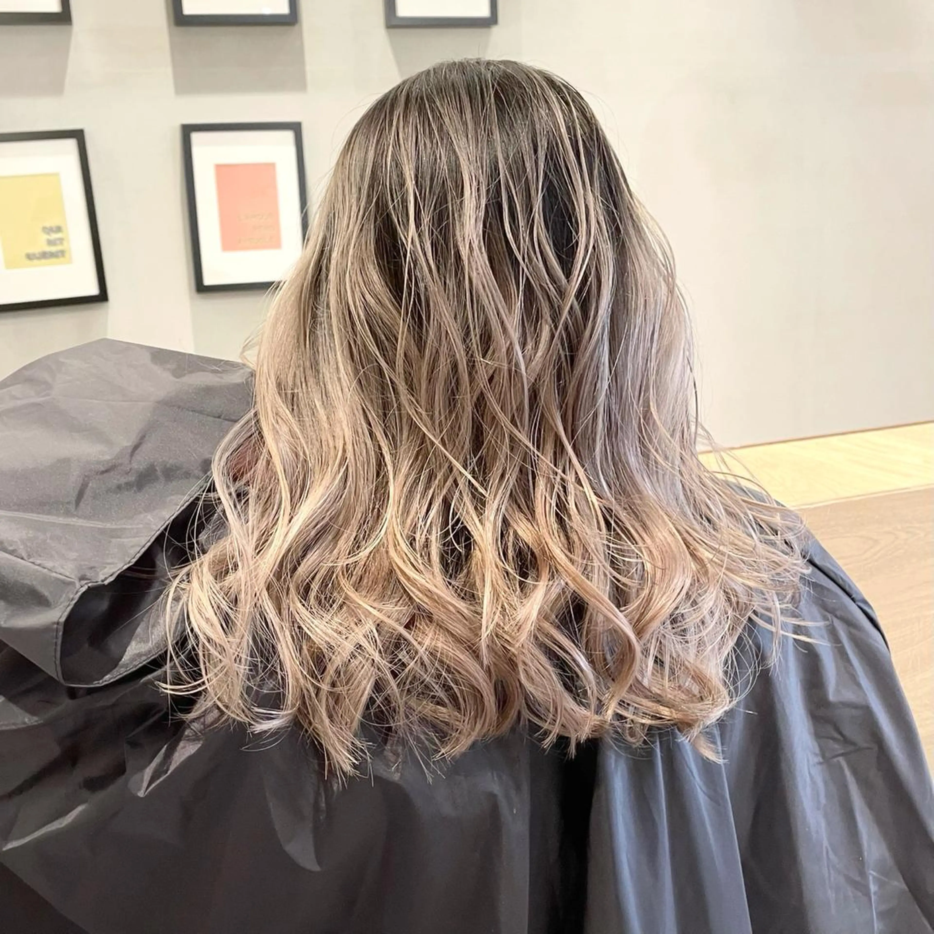 ミディアム カラー ヘアアレンジ バレイヤージュ デザインカラー ハイライトカラー 外国人風カラー ハイライト アンドウ ユウ/ レイヤーカット/韓国のヘアスタイル