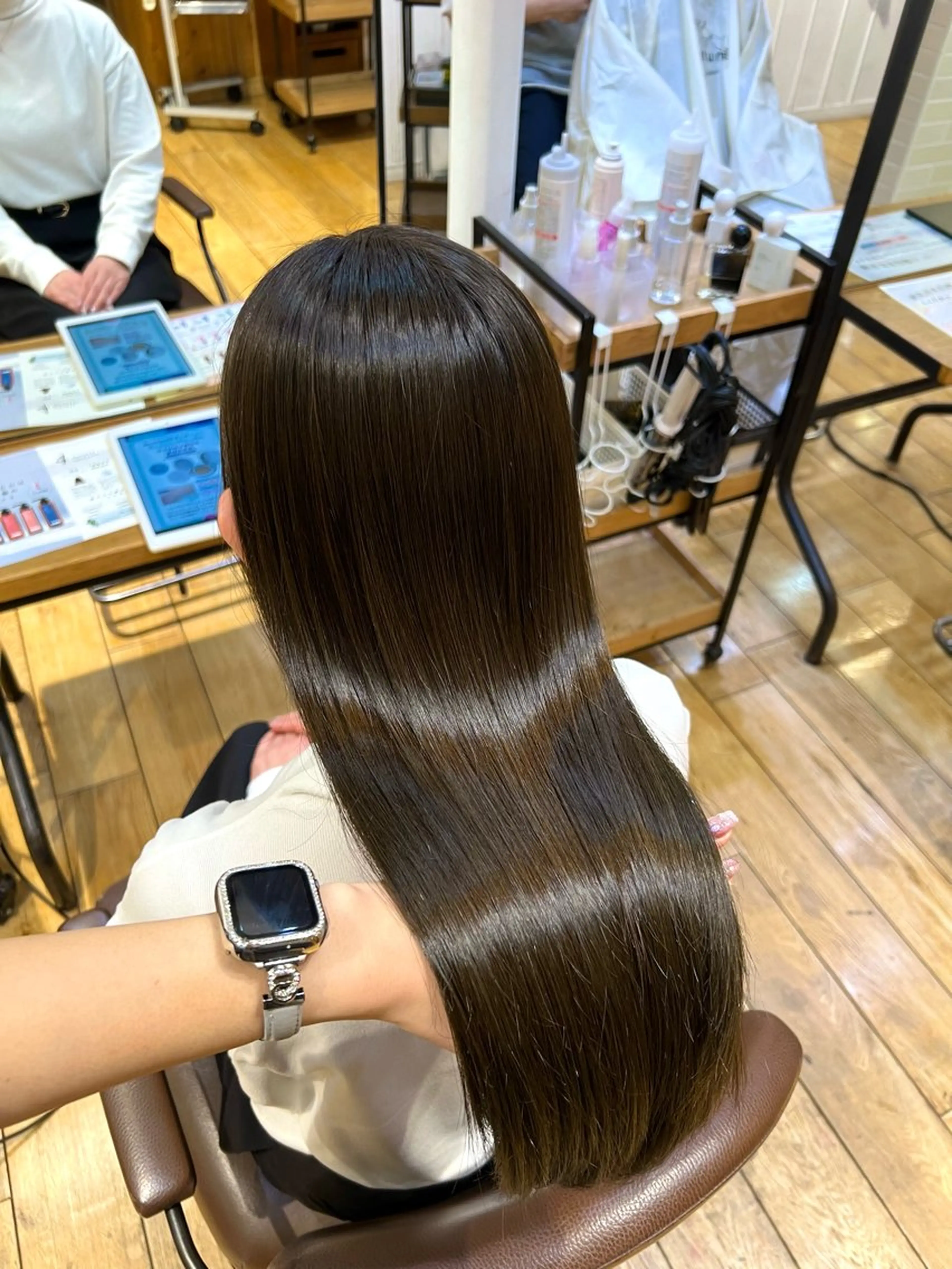 セミロング カラー ヘアカラー トリートメント Garland 表参道所属・ミディアムレイヤー/ 艶カラー🎀　emiのヘアスタイル