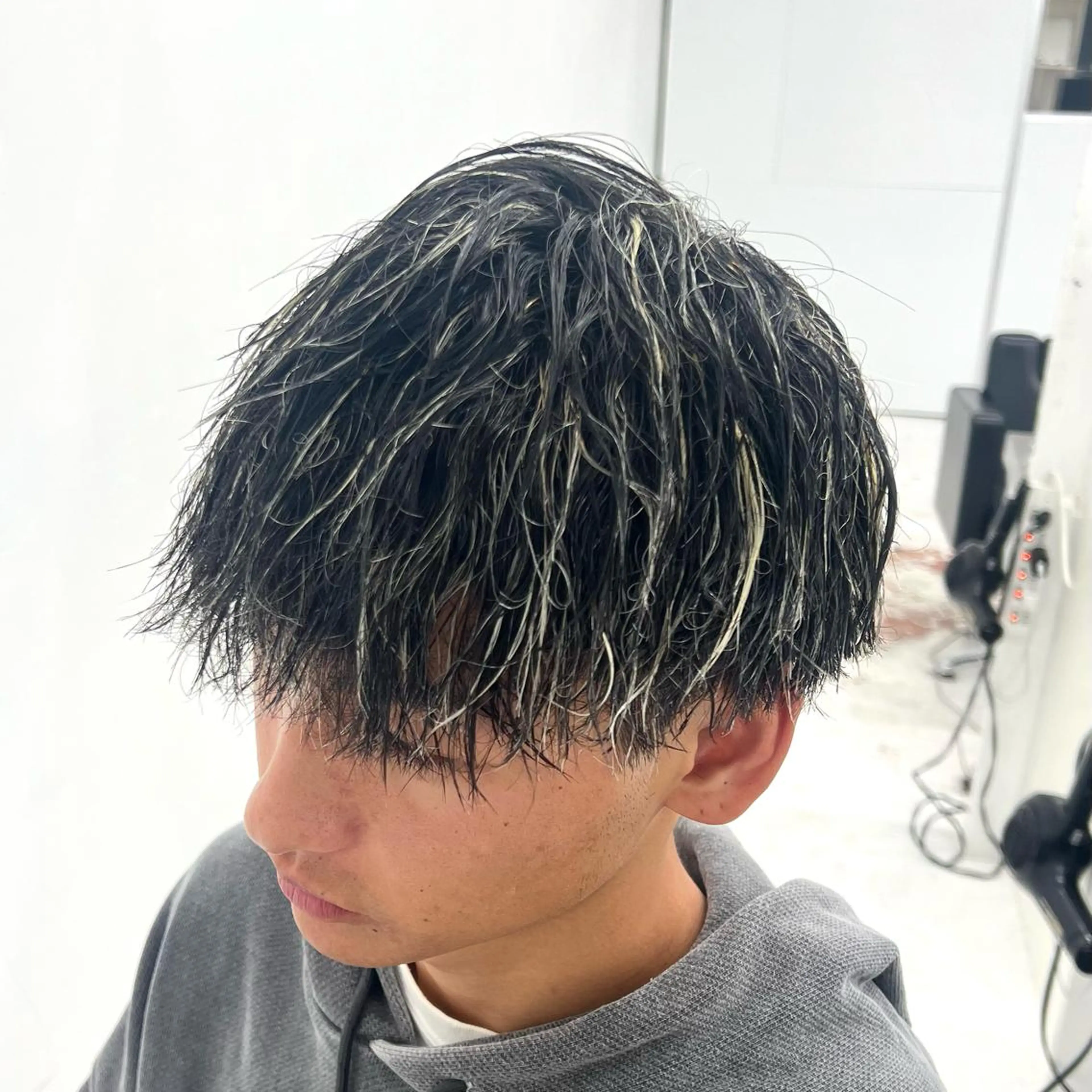 カラー メンズ メンズブリーチ ブリーチ カット ヘアカラー パーマ 柏メンズカットパーマ NO.1タイチのヘアスタイル