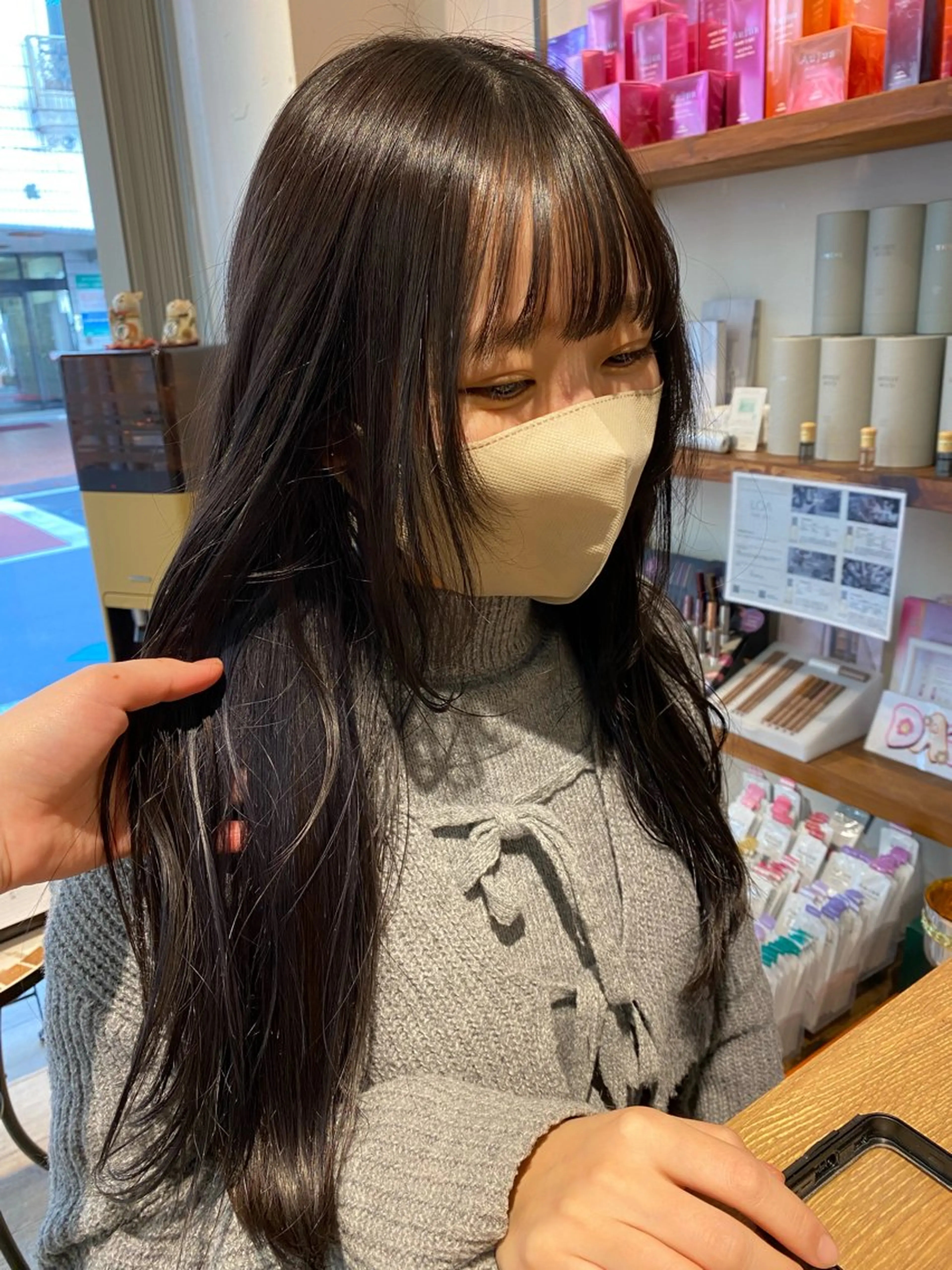 ロング カラー 顔周りカット レイヤーカット カット ヘアカラー ナチュラルヘア🫧 ナナミのヘアスタイル