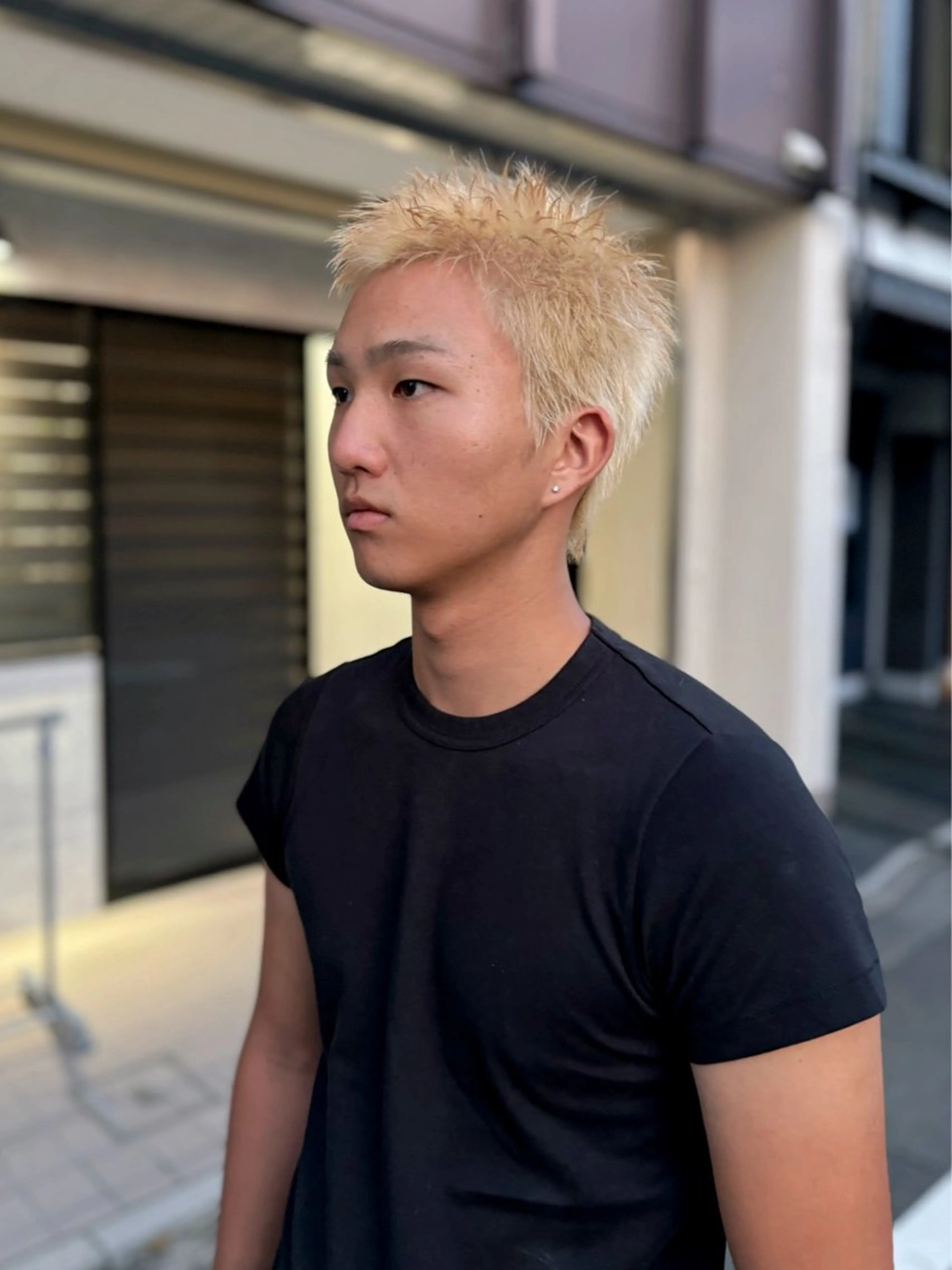 カラー メンズ メンズブリーチ メンズショート スパイキーショート ブリーチ 抜きっぱなしブロンド カット ヘアカラー darts所属・マツダ レンのヘアスタイル