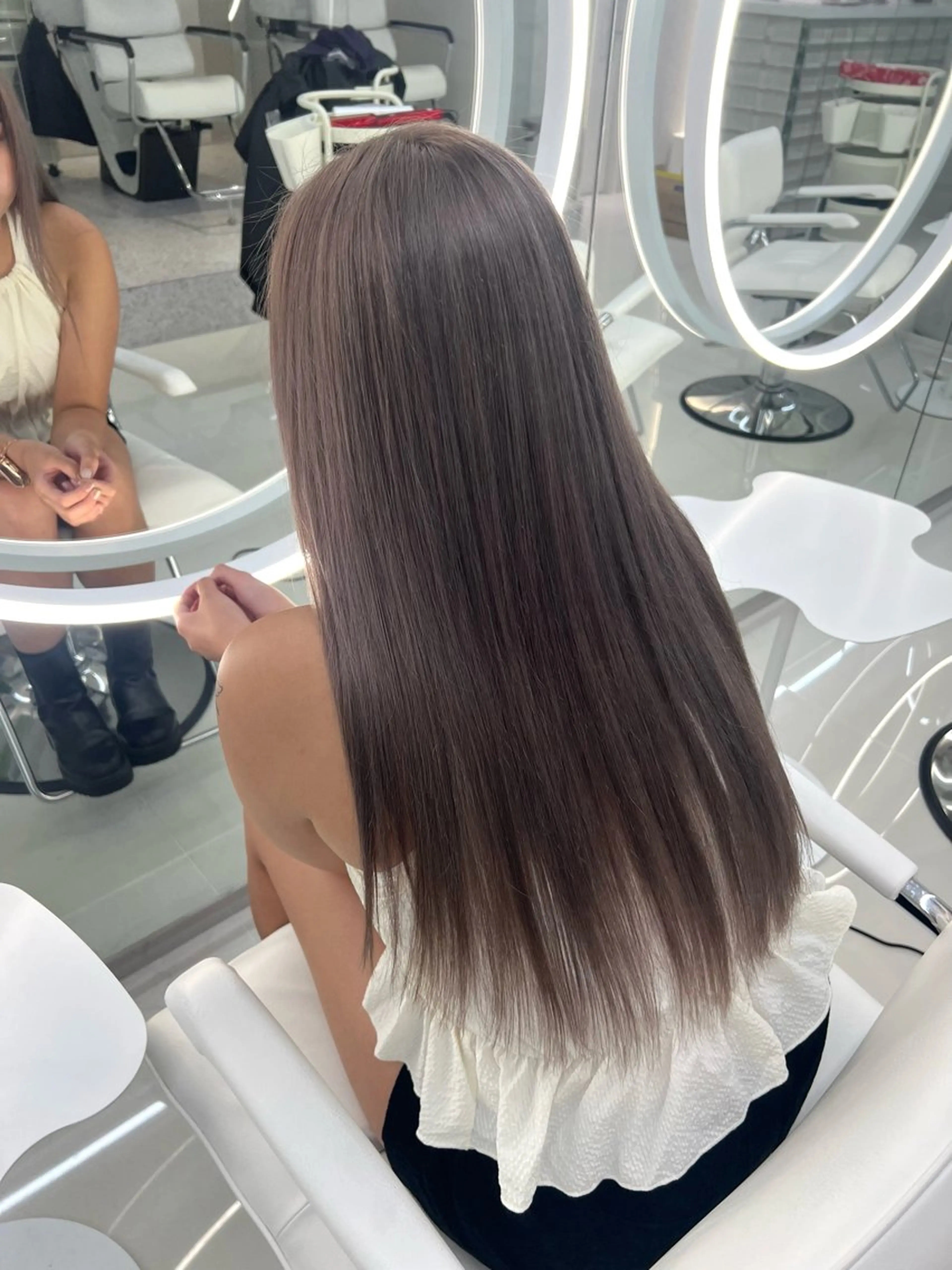 ロング カラー ブリーチ GAGA所属・GAGA AMIKAのヘアスタイル