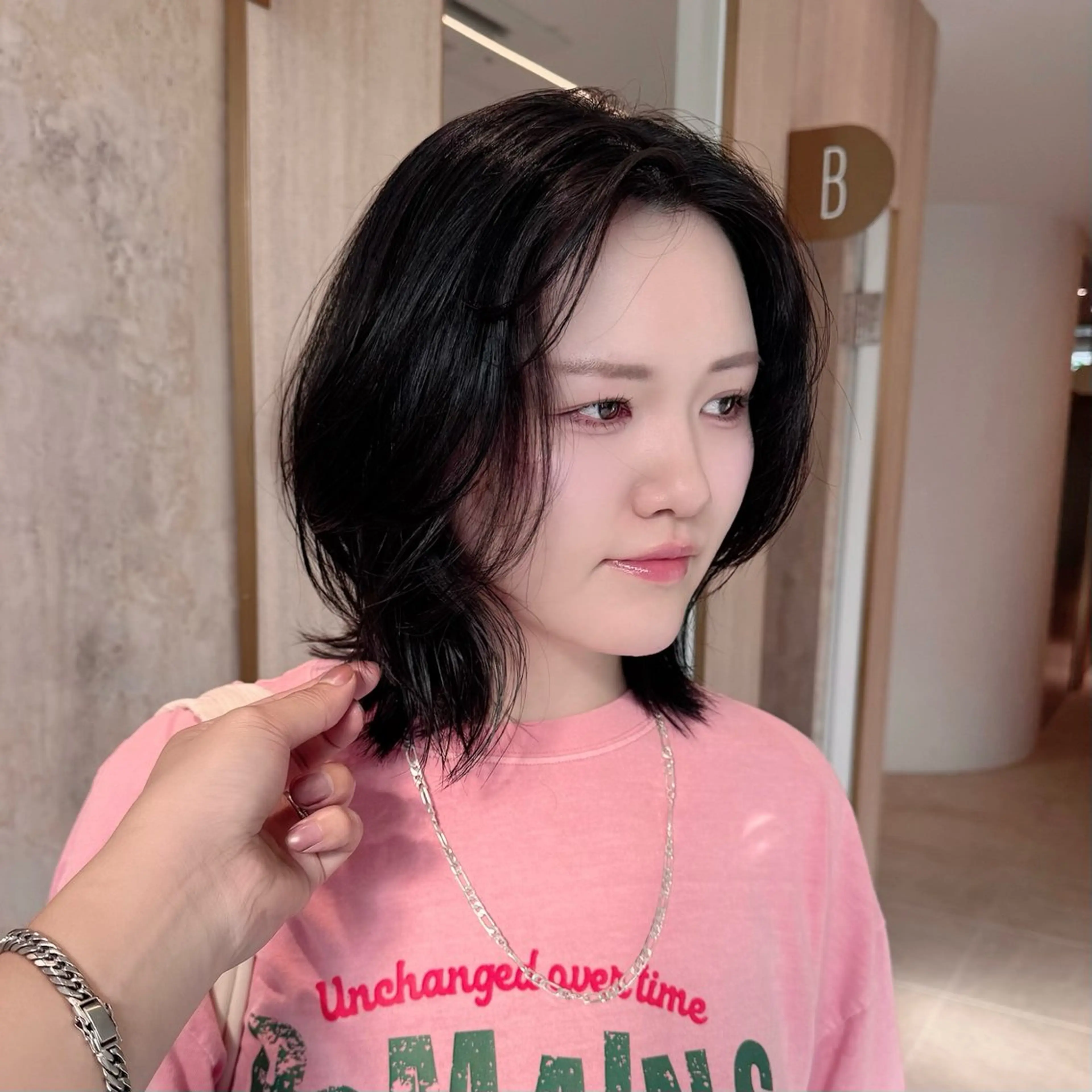 ミディアム カット トリートメント foto所属・𝐁𝐋𝐔𝐄𝐓 /カット特化/荒井のヘアスタイル