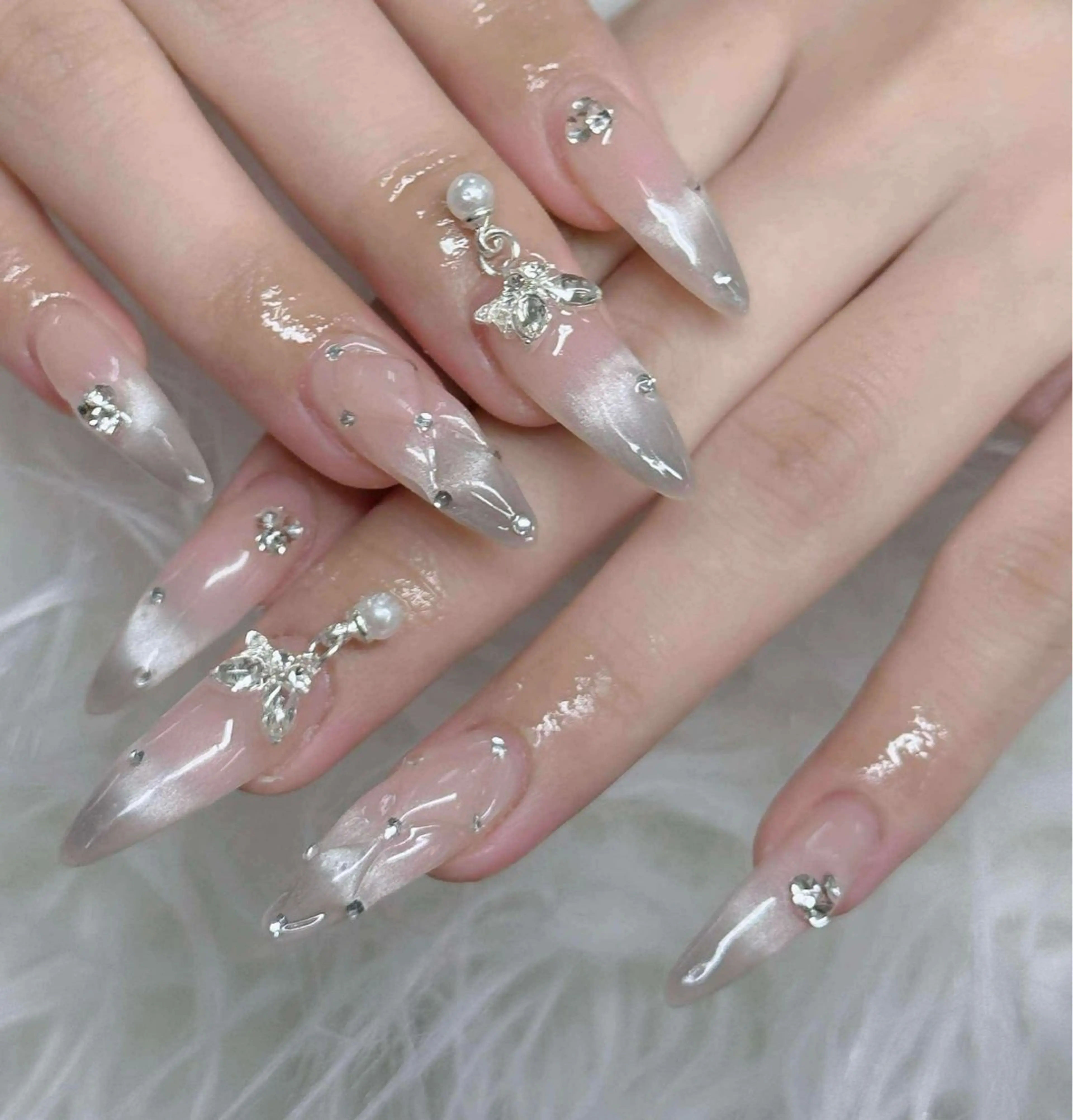 ネイル チークネイル 長さ出し フレンチネイル ジェルネイル ガラスフレンチ ハンドネイル anh nail anne🤍のネイルデザイン