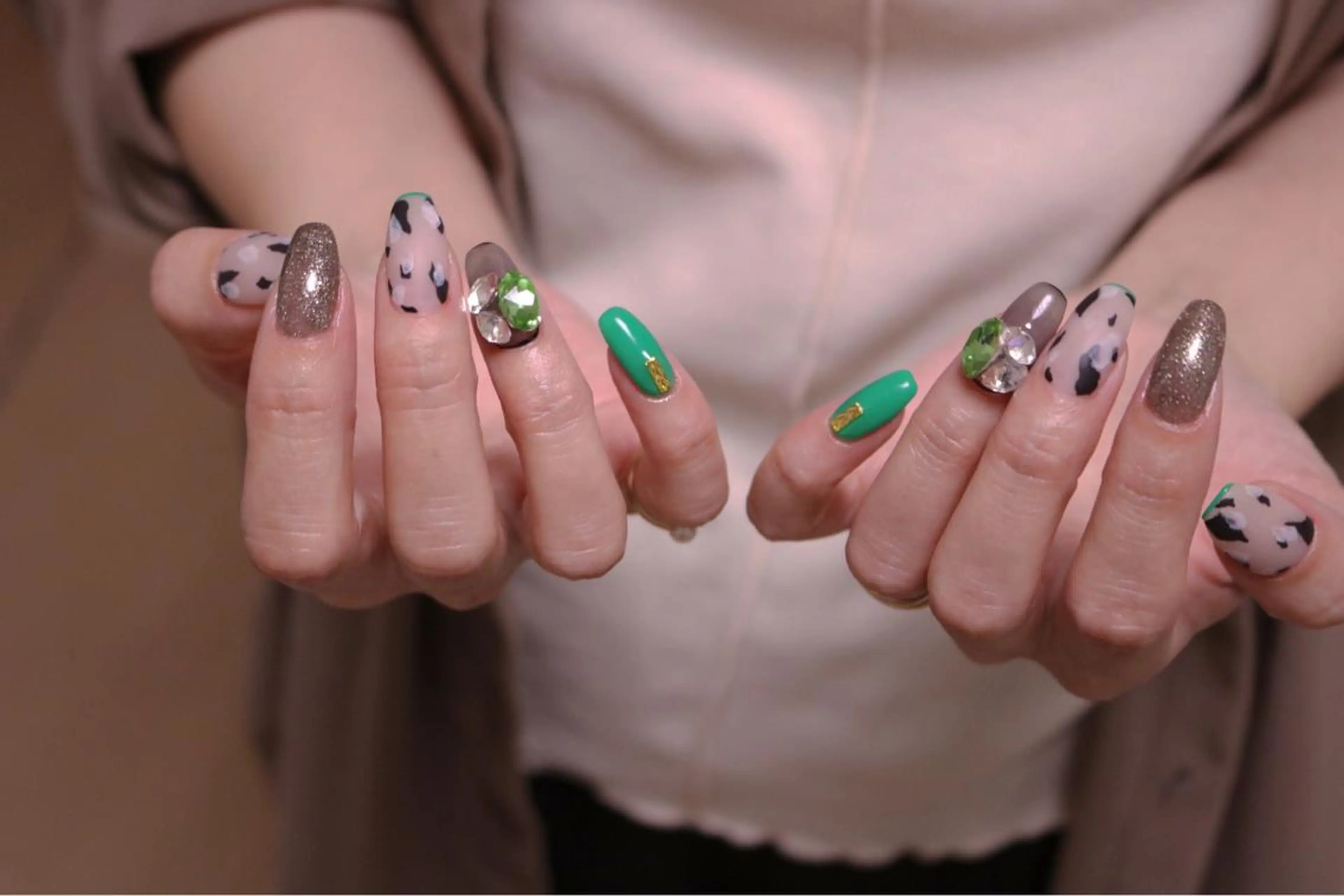 ネイル オーロラネイル カジュアル 長さ出し ジェルネイル 韓国ネイル ハンドネイル MH Nailのネイルデザイン