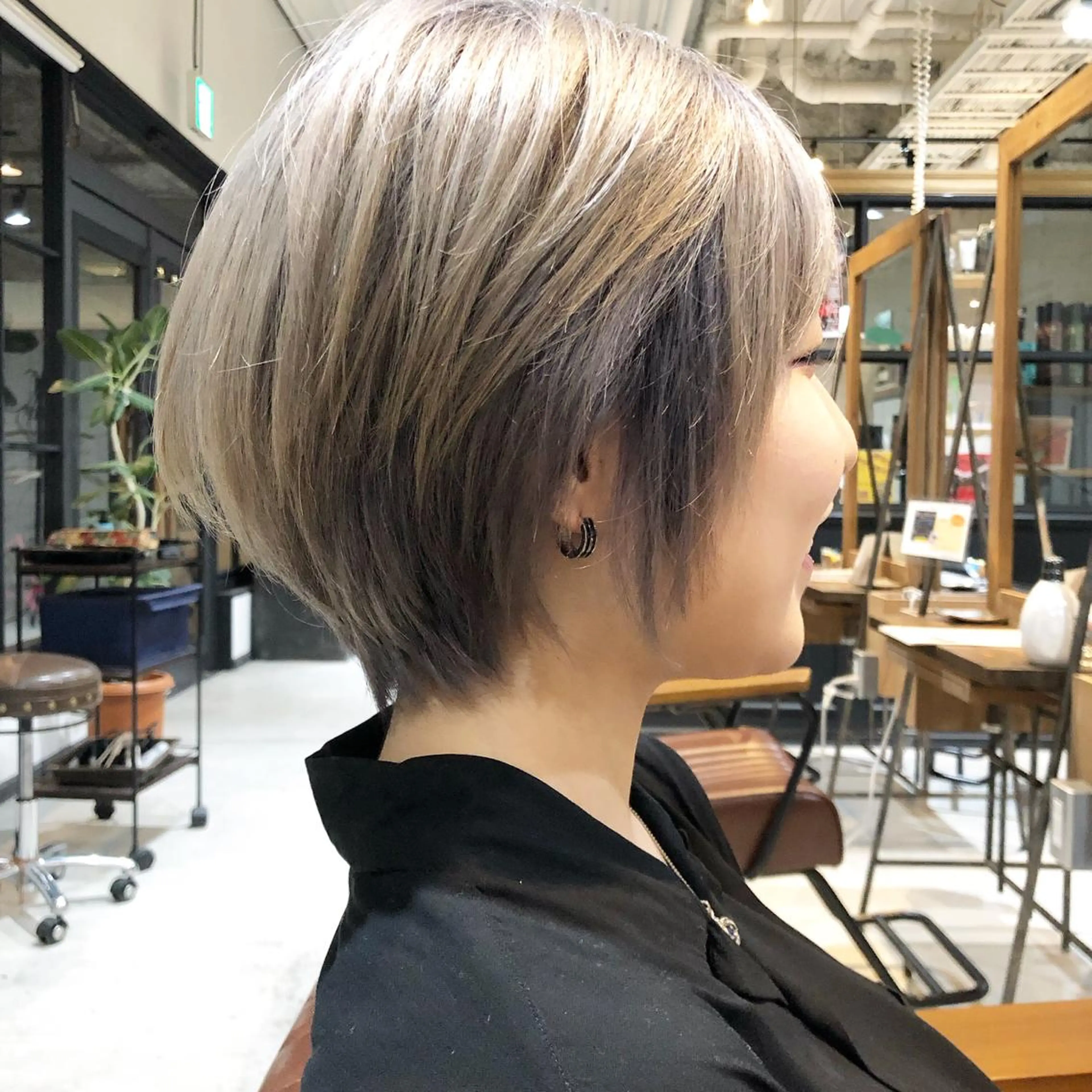 ショート カラー ブリーチ 【ショート特化】 森本　祐太のヘアスタイル