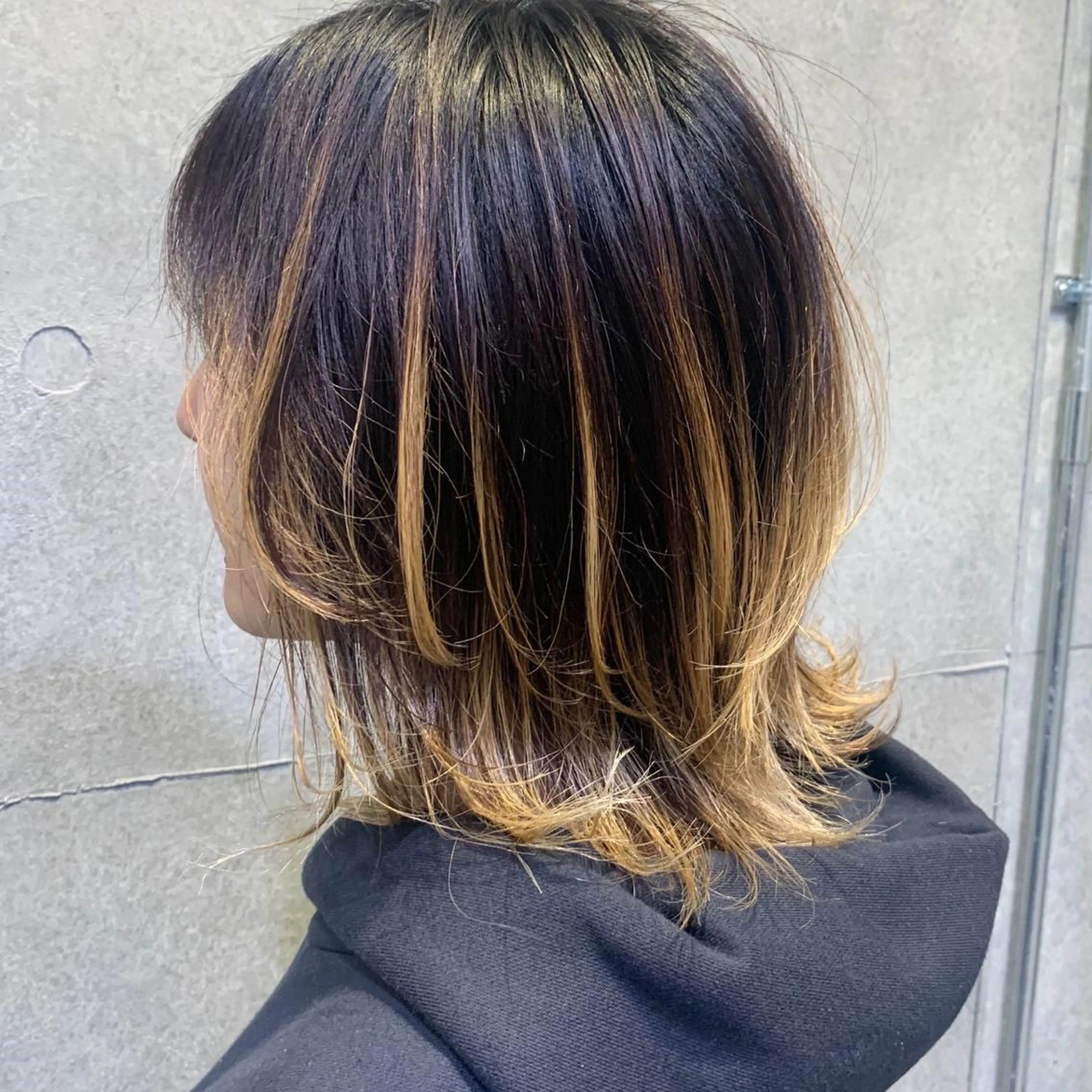 ミディアム ハイライト ウルフカット カット ヘアカラー オシャレ髪✔️ 店長オオキアキヒロのヘアスタイル