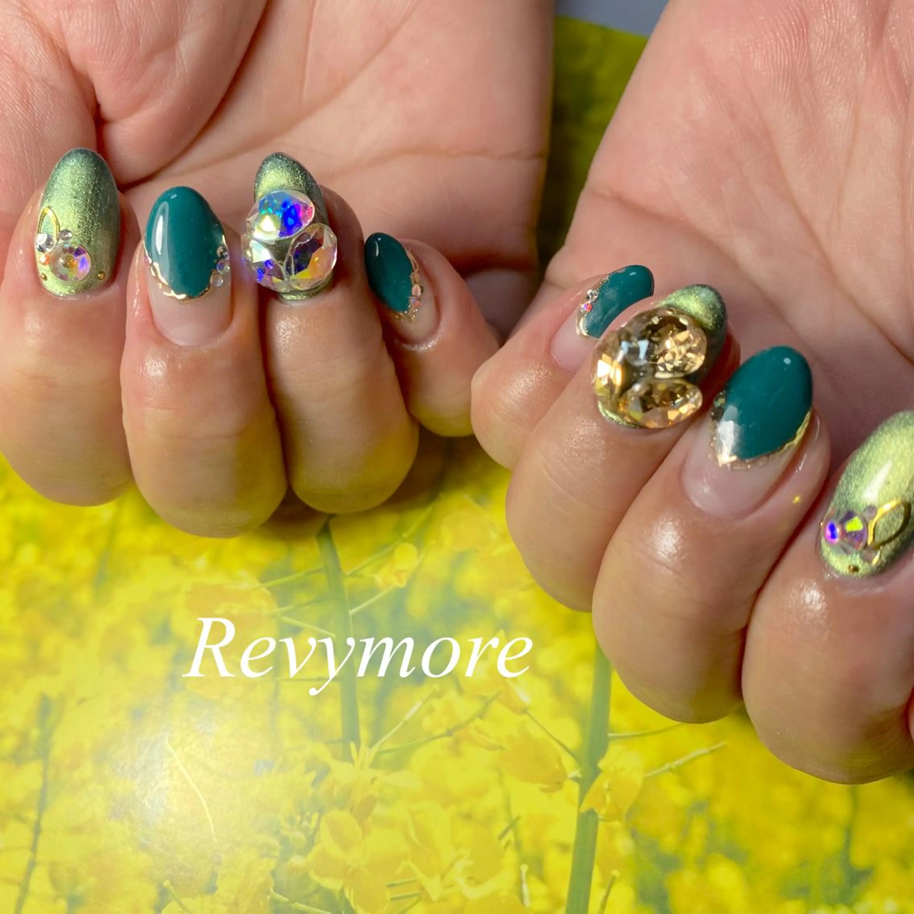 ミディアム ネイル アートネイル フレンチネイル ジェルネイル ミラーネイル ニュアンスネイル nail salon Revymore所属・nail salon Revymoreのネイルデザイン