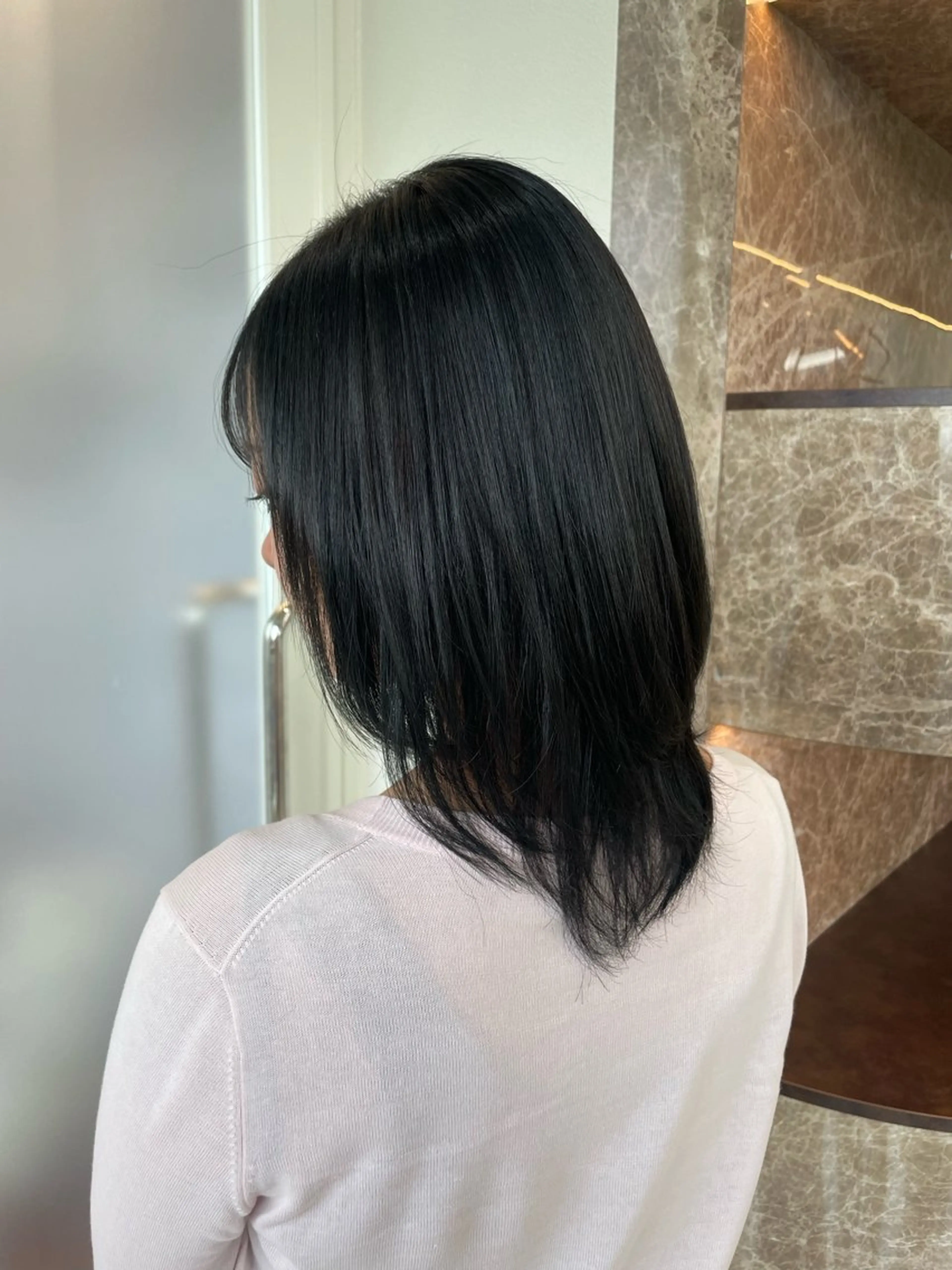 ミディアム カラー 黒髪 ヘアカラー ⋆*ブリーチカラ ー/愛佳.⋆𝜗𝜚のヘアスタイル