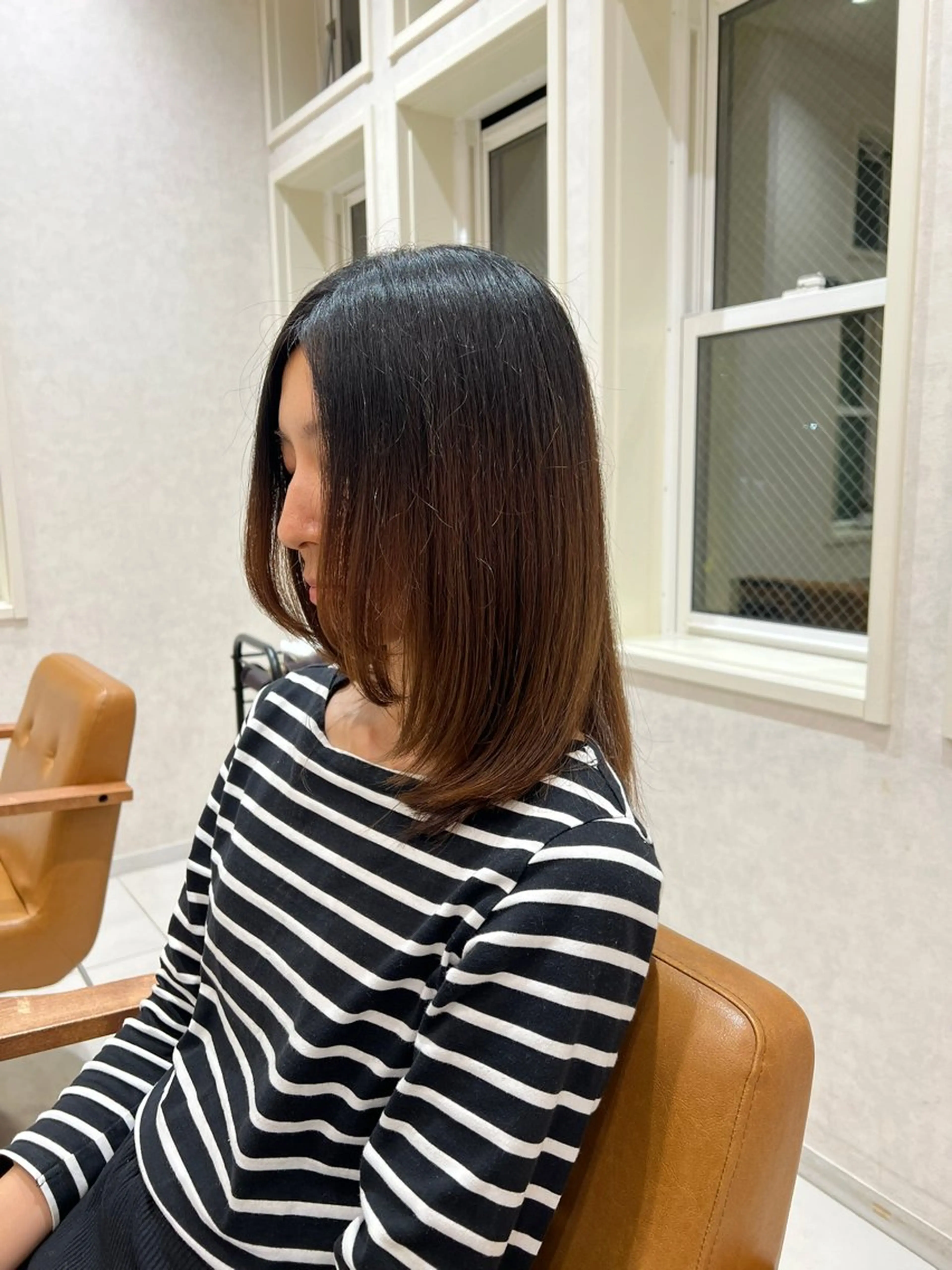 ミディアム 顔まわりレイヤー レイヤーカット レディースショート／ メンズパーマ／足立のヘアスタイル