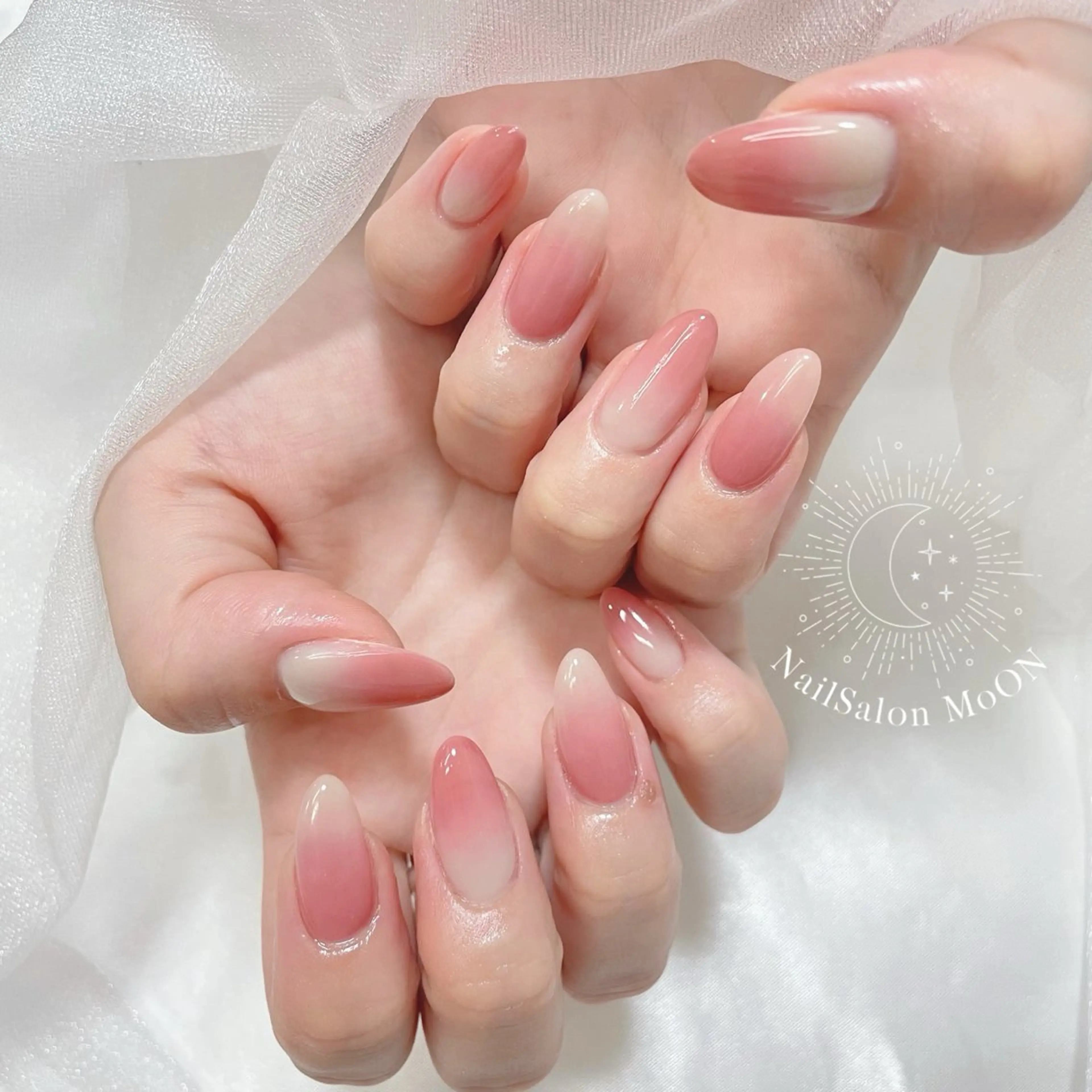ネイル アートネイル グラデーション MoON...❤︎ MeGuのネイルデザイン