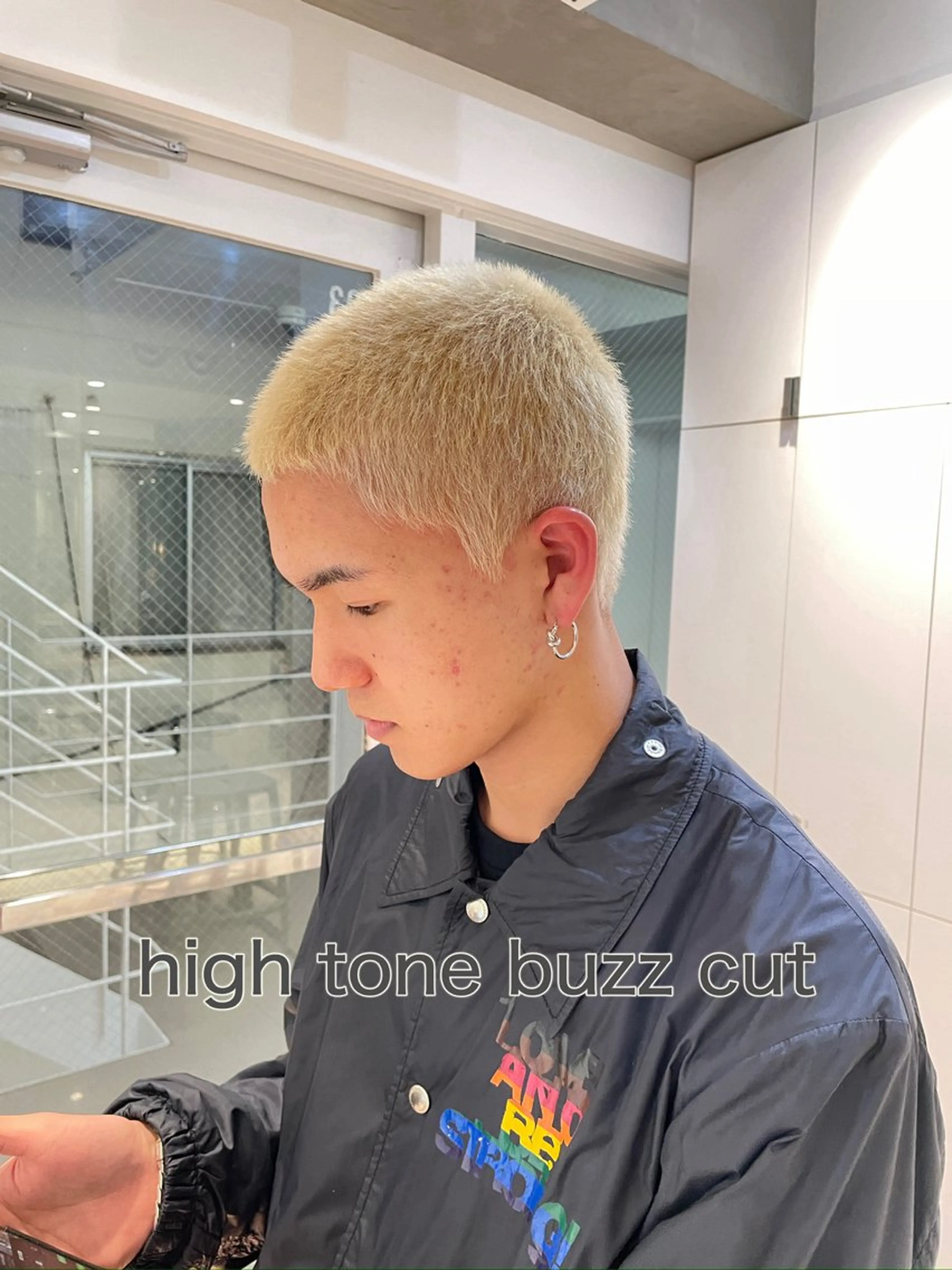 ショート カラー ヘアアレンジ メンズ メンズブリーチ メンズハイトーン ブリーチ ハイトーンカラー カット ヘアカラー トリートメント ヘアセット 艶髪✨寒色カラー✨ 翁長孝輔のヘアスタイル