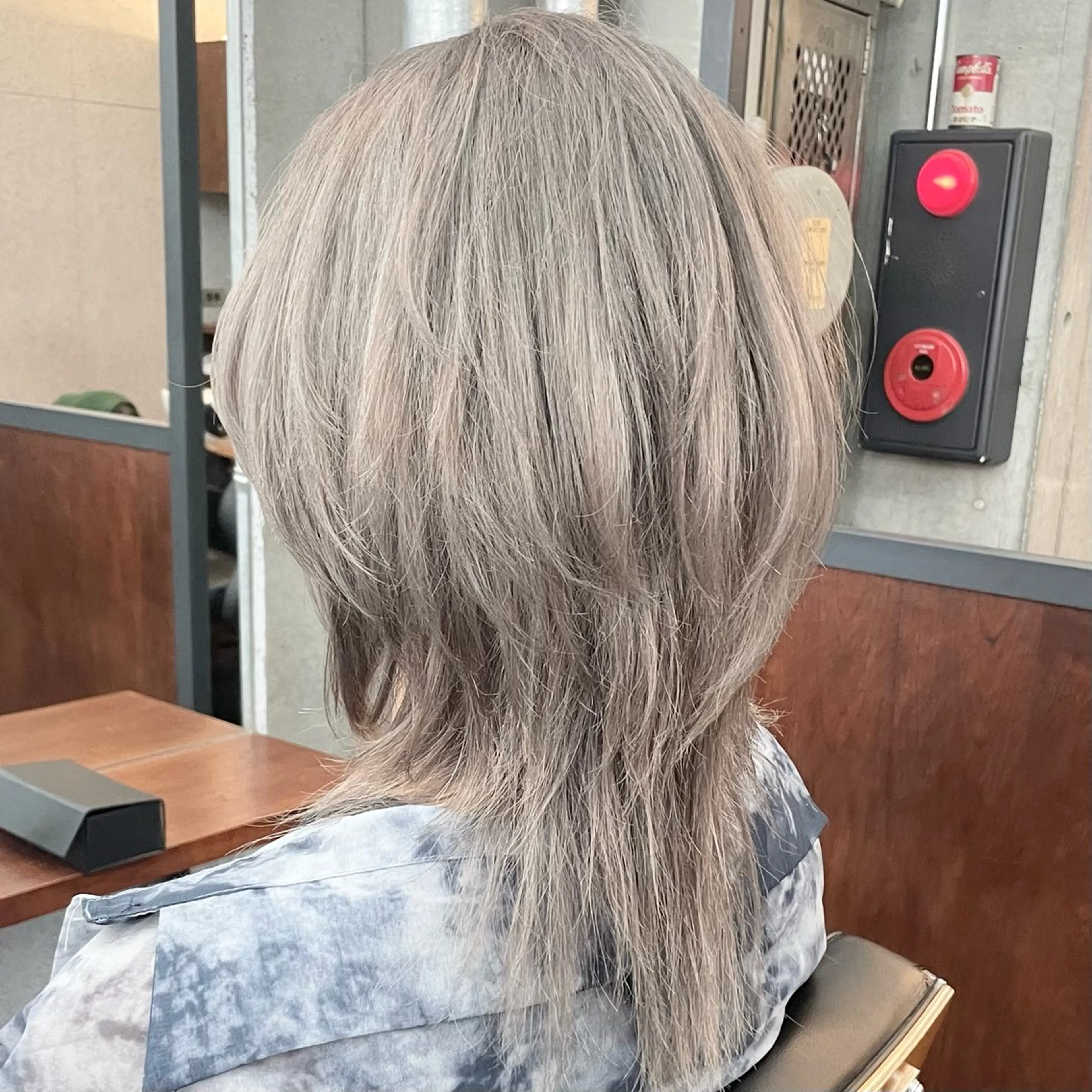 ミディアム カラー メンズ メンズブリーチ メンズウルフカット ブリーチ シルバー ホワイトシルバー カット ヘアカラー トリートメント ヘアセット ✂︎ウルフ・ショート ✂︎MIKUNIのヘアスタイル