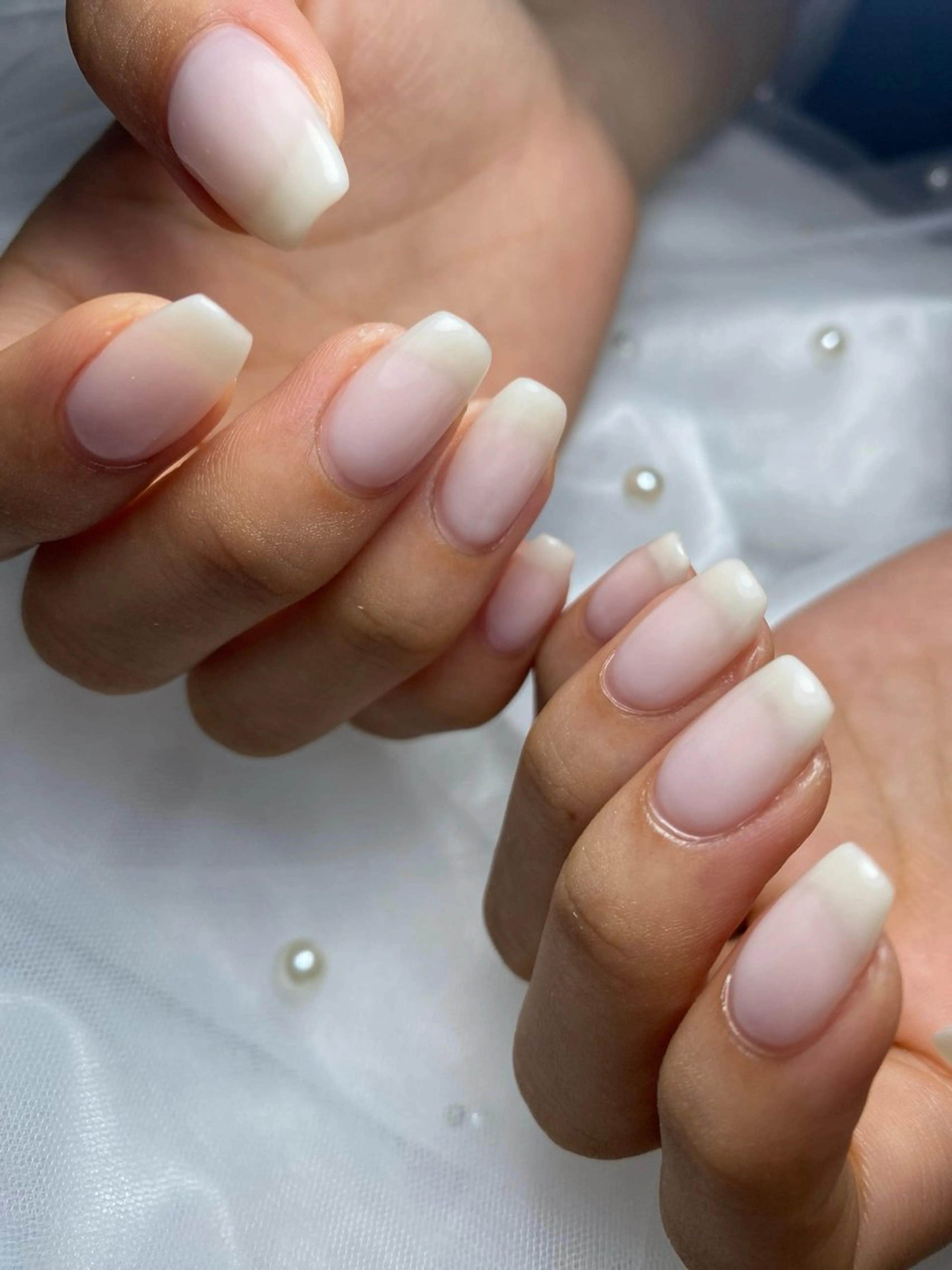 ネイル フラッシュネイル フレンチネイル ジェルネイル グラデーション ラメ(グリッター) ハンドネイル ハンドケア REILLY.　private nail salon所属・Marina 《REILLY.》のネイルデザイン