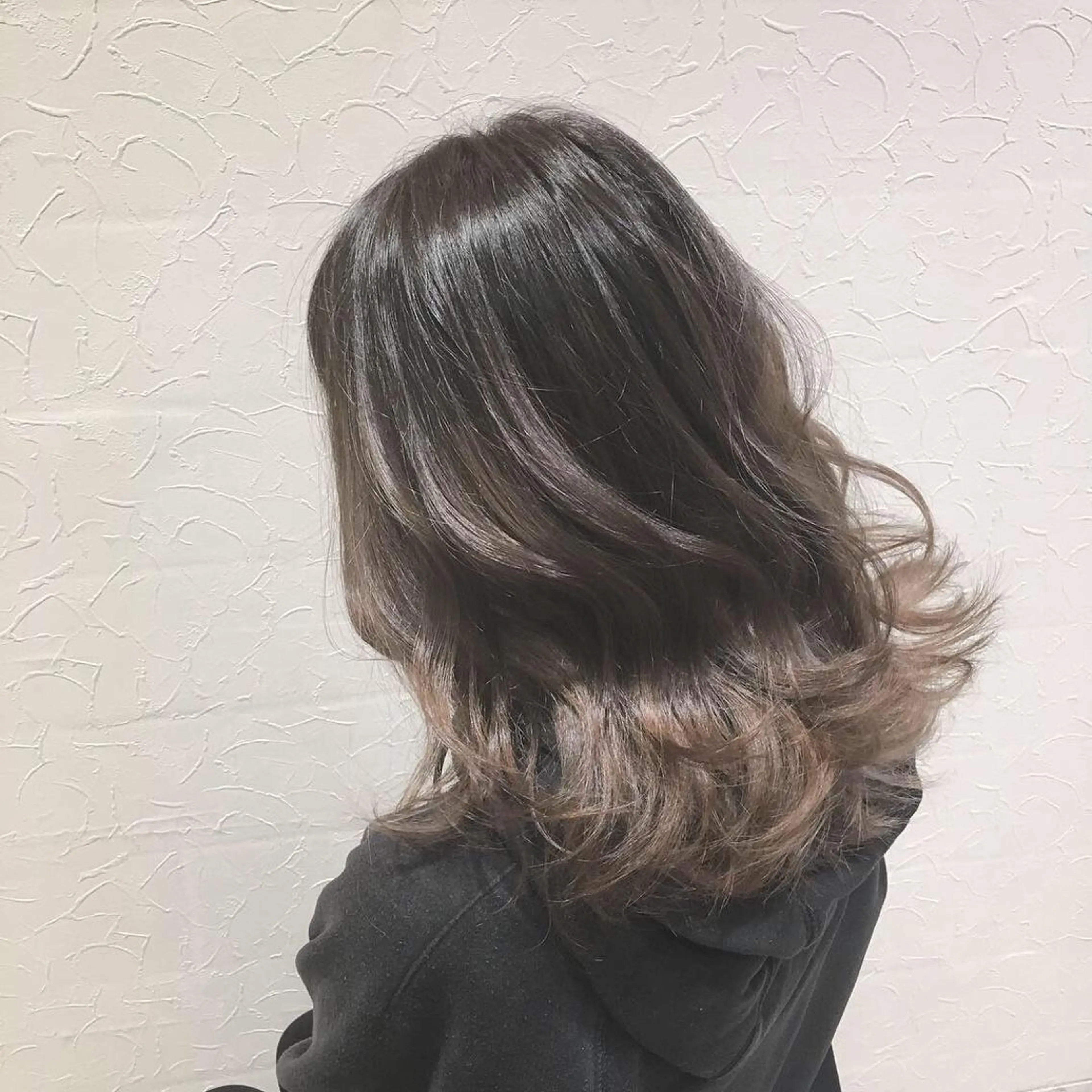 ミディアム カラー ベージュカラー グラデーションカラー ミルクティーベージュ YARN所属・【モニター募集】 三宅航平のヘアスタイル