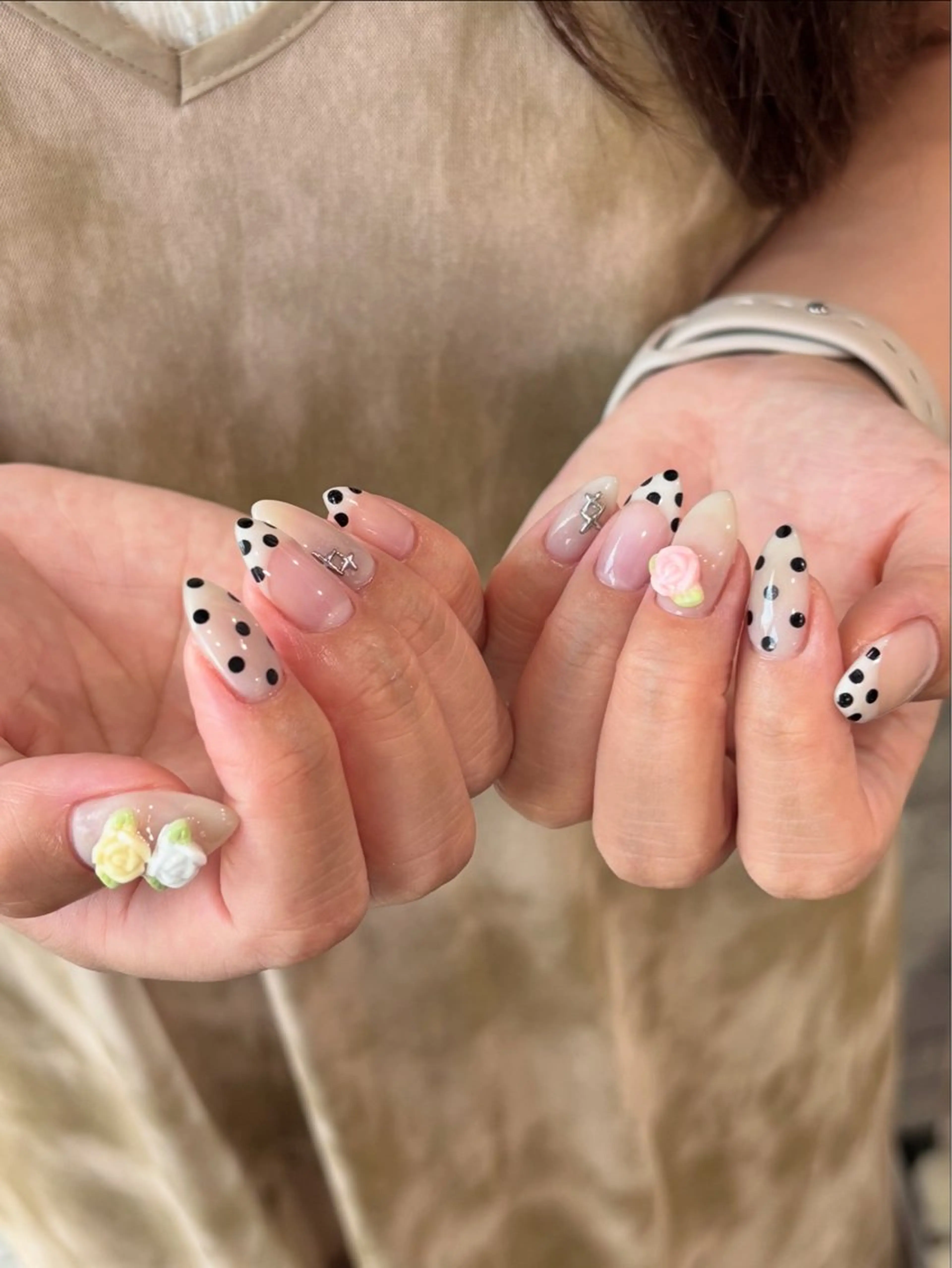 ネイル ドット フレンチネイル HOHOKO NAIL所属・H HOHOKOのネイルデザイン