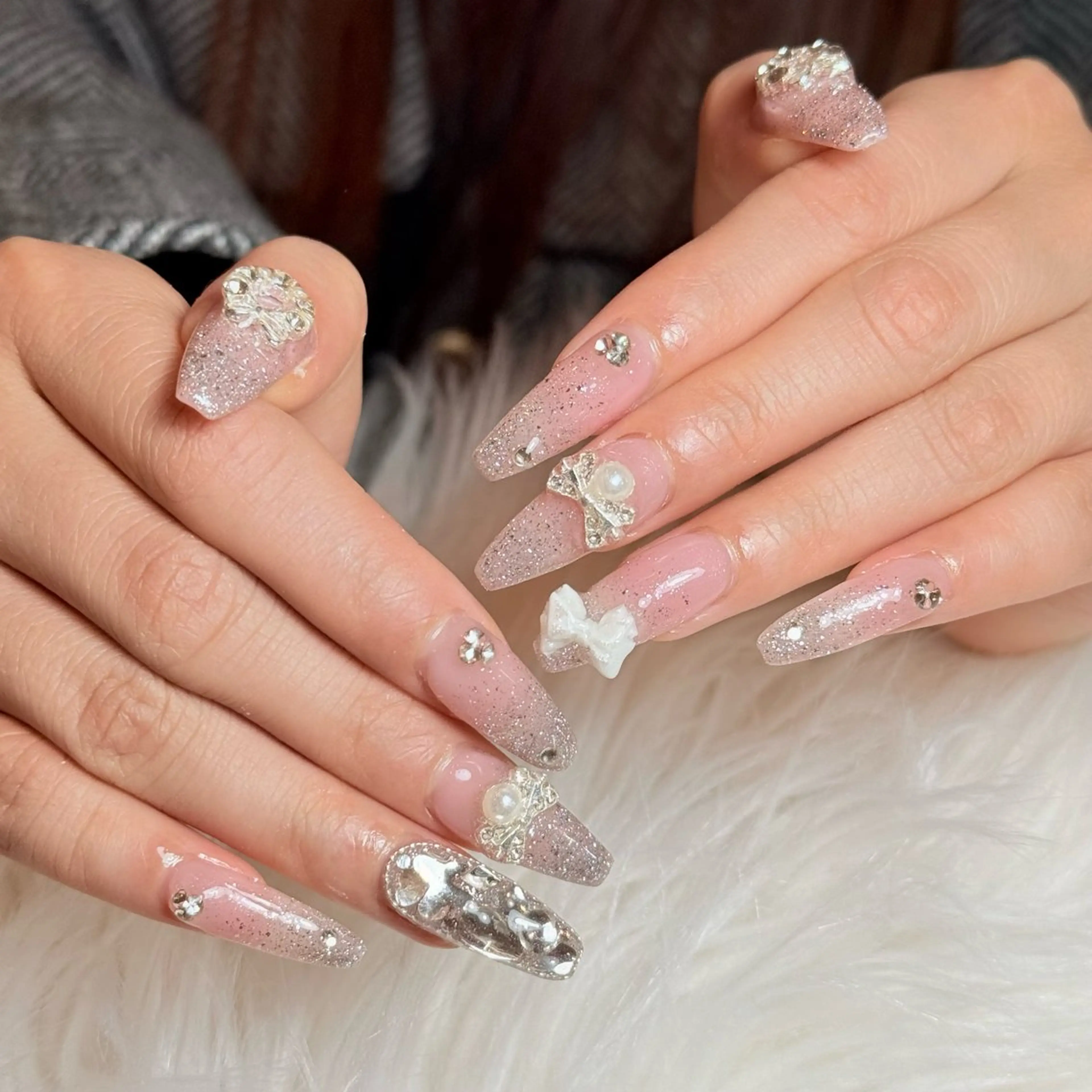 ネイル チークネイル フレンチネイル グラデーション キラキラネイル 韓国ネイル ハンドネイル Risa_ Nailのネイルデザイン