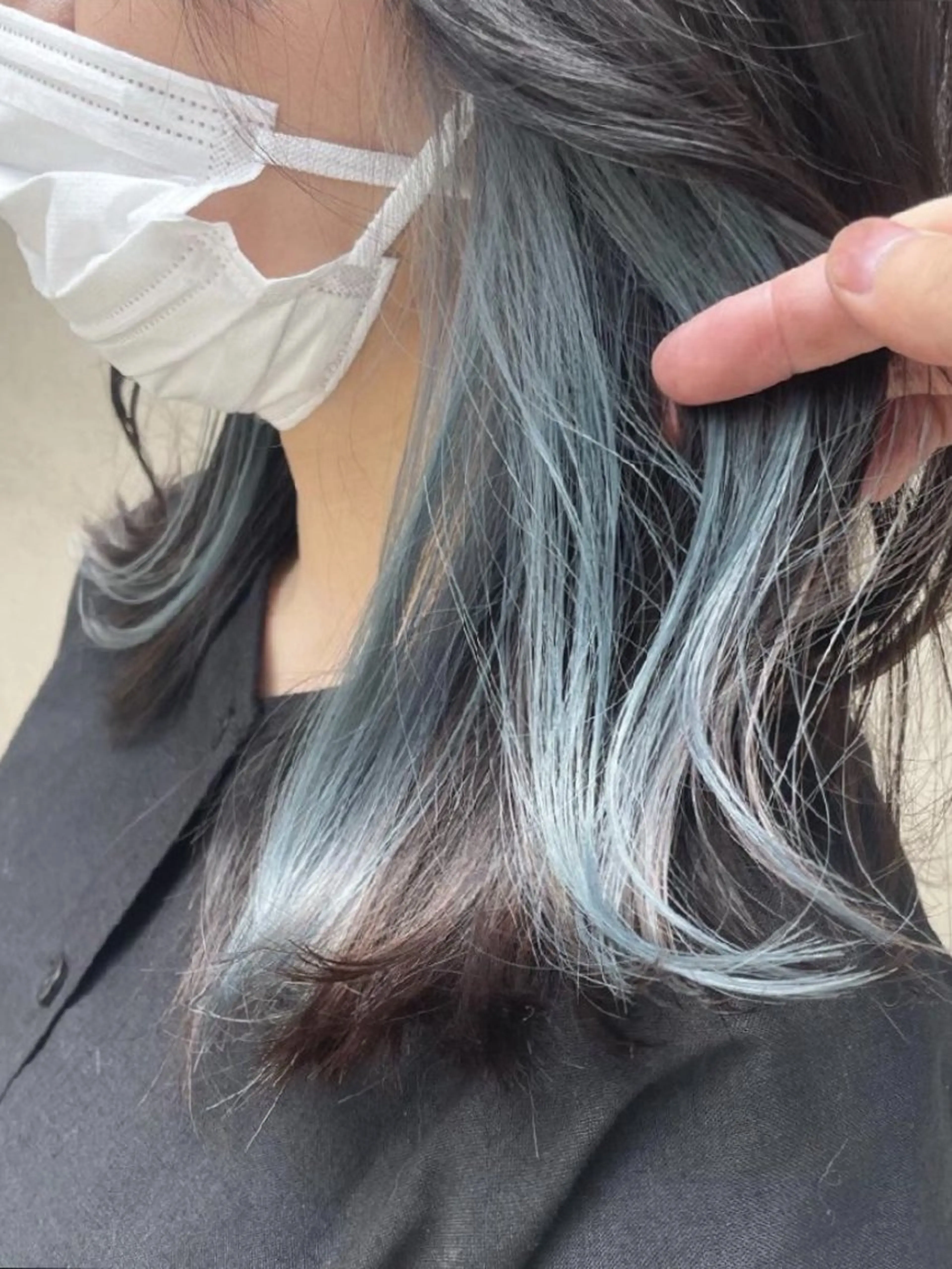 ミディアム キリカ新宿所属・ブリーチ/ エクステ/レイヤーのヘアスタイル