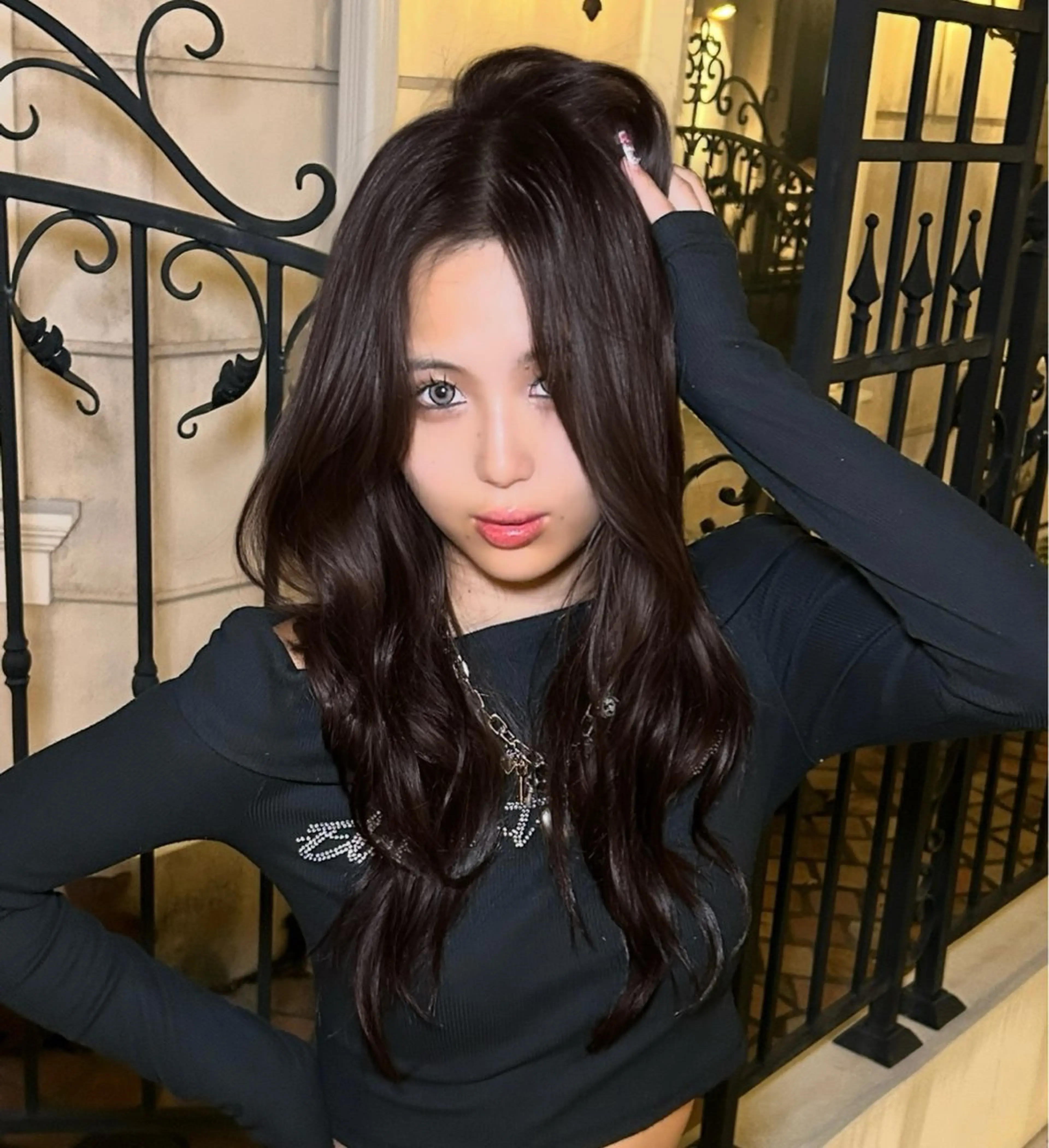 ロング カラー 黒髪 グレーブラック レイヤーカット ヘアカラー Qinシェアサロン原宿所属・吉村 駿佑のヘアスタイル