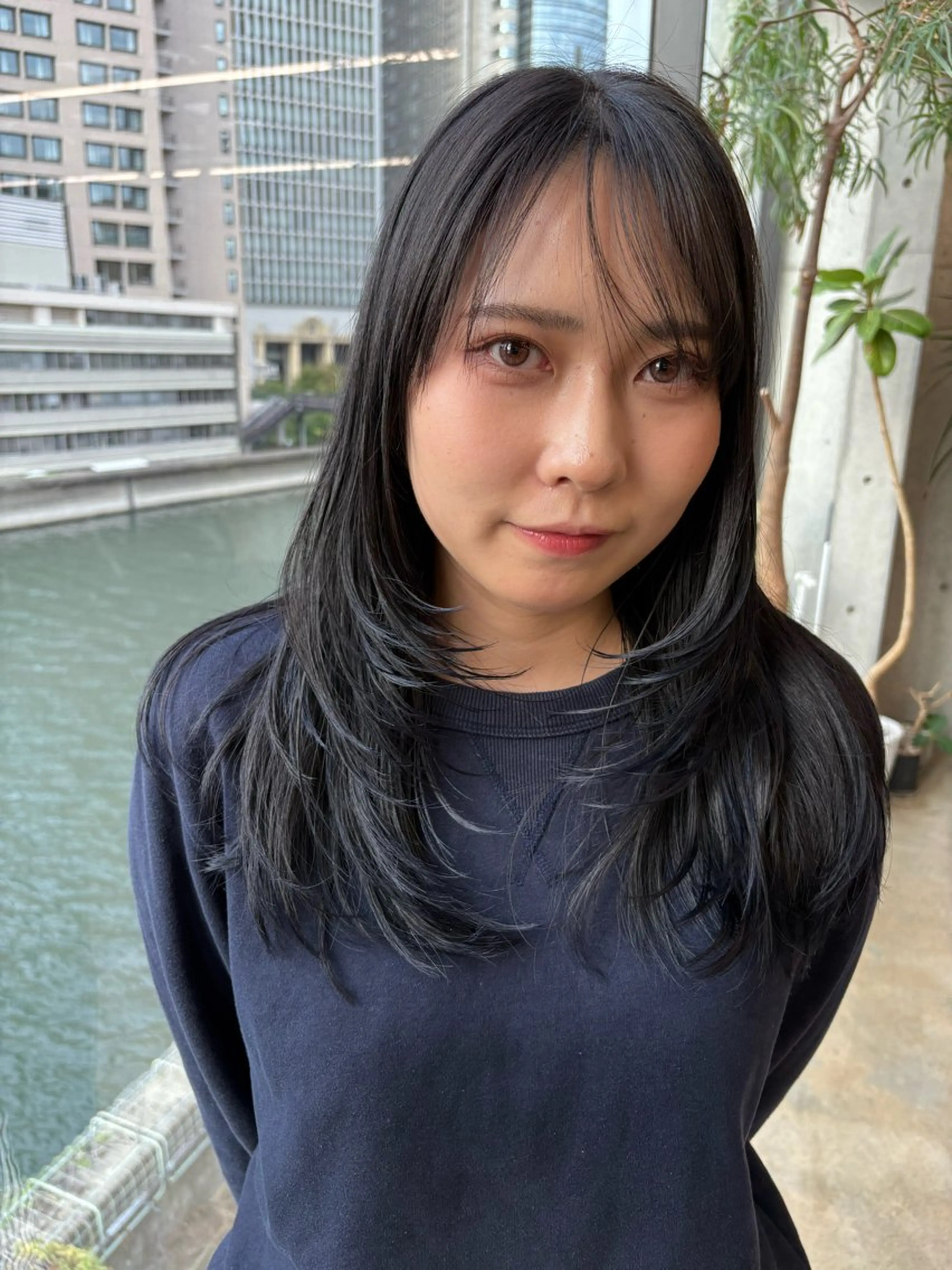 ミディアム カラー ブルーカラー レイヤーカット カット ヘアカラー トリートメント 似合わせカット レイヤーボブウルフのヘアスタイル