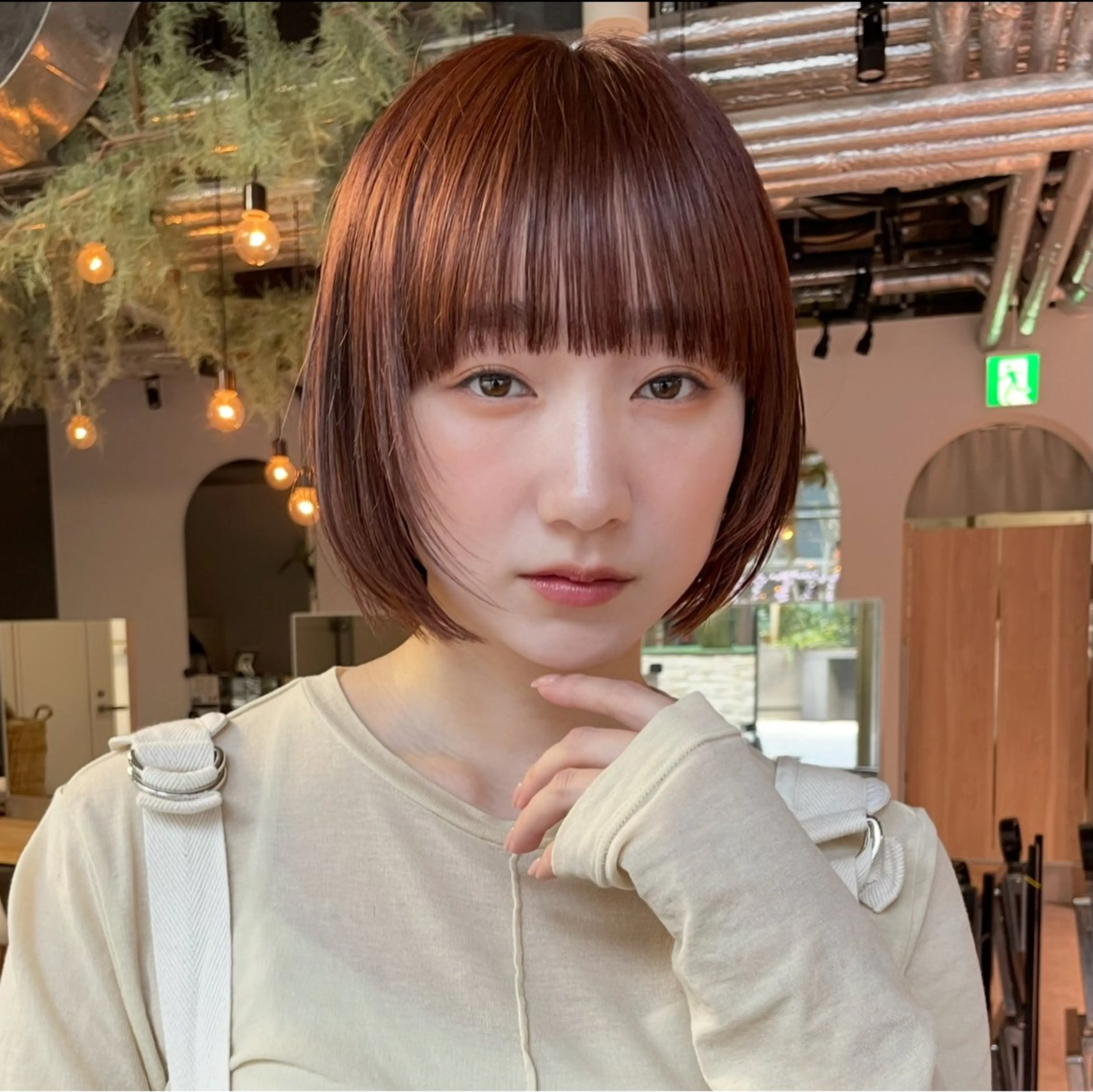 前髪ストレート＋前髪顔まわりカットの写真