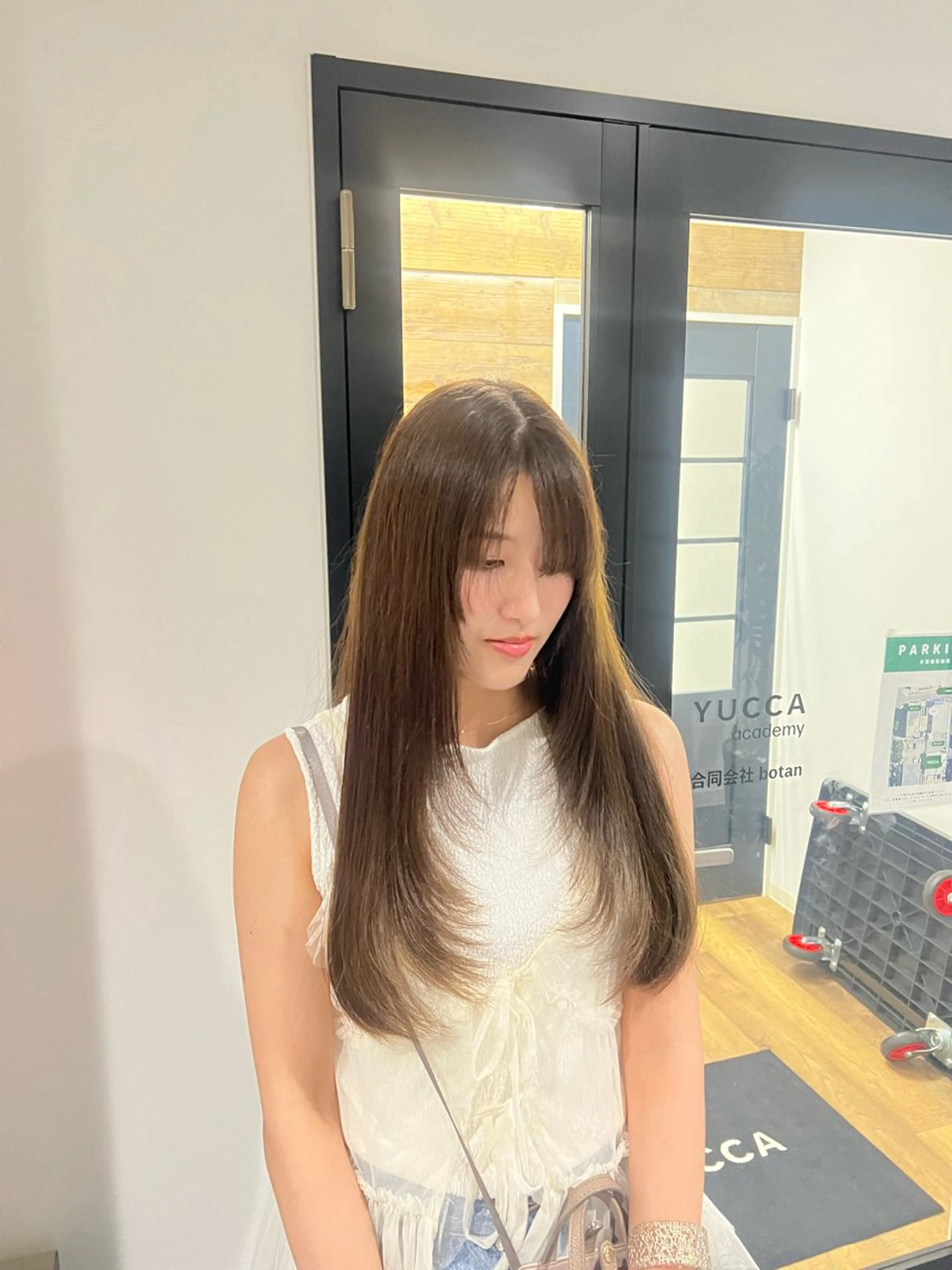 ロング 顔まわりレイヤー レイヤーカット ひなた-YUCCA- elua⭐️のヘアスタイル