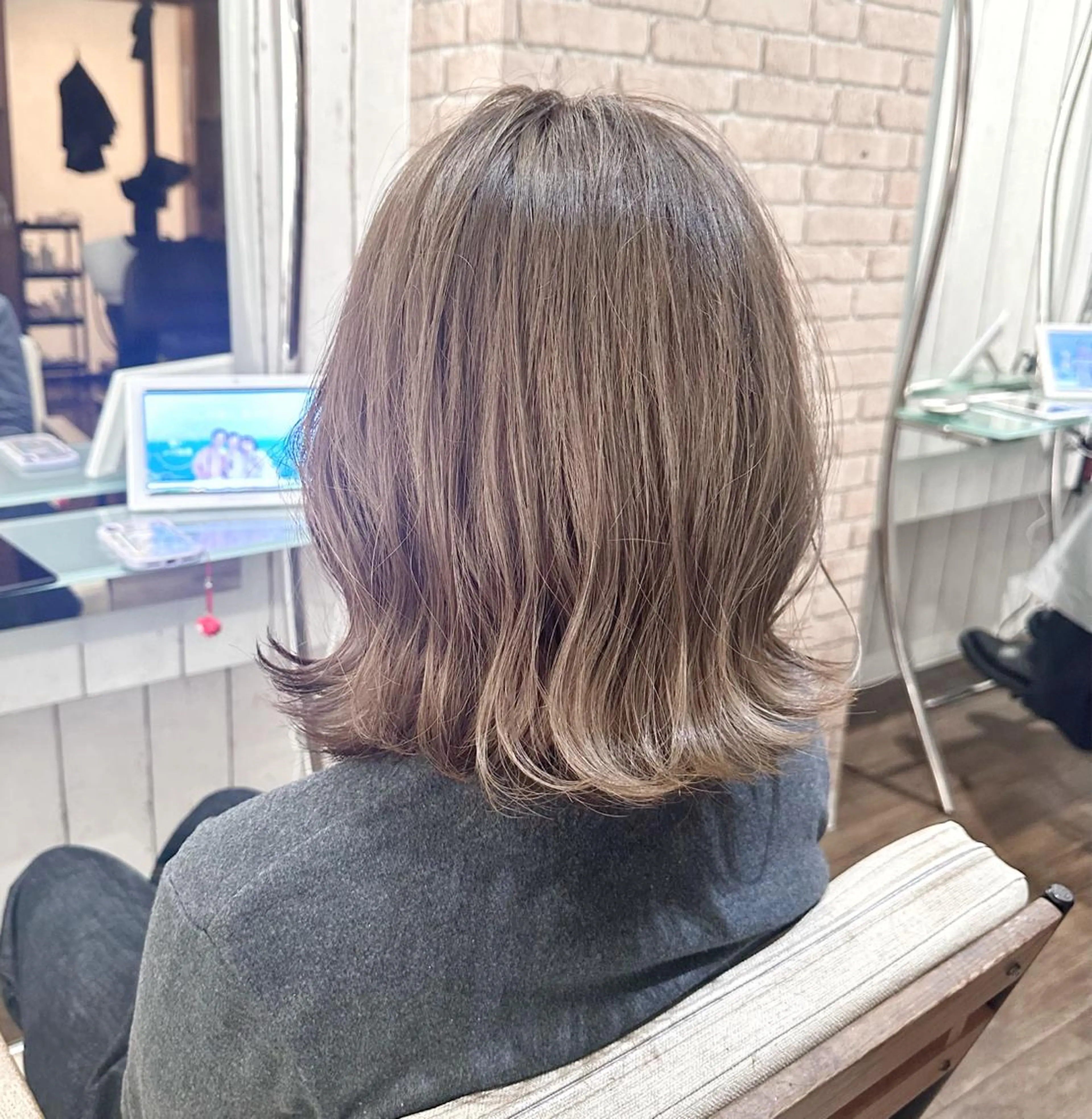 ショート カラー ヘアアレンジ カット ヘアカラー MiU所属・韓国×髪質改善×美髪 縮毛矯正×レイヤーのヘアスタイル
