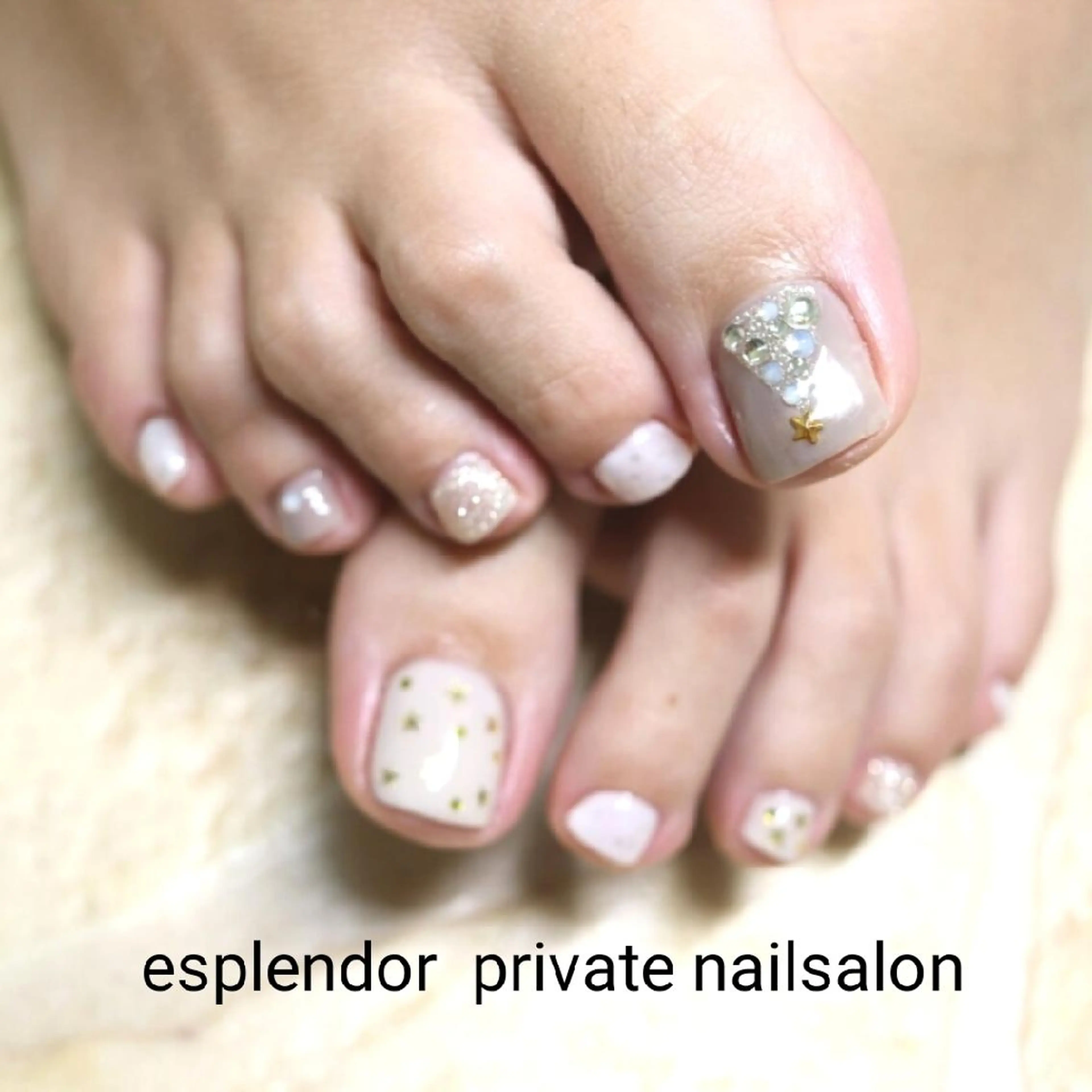 ネイル フットネイル 冬ネイル クリスマス esplendor  エスプレンドル所属・esplendor  エスプレンドルのネイルデザイン