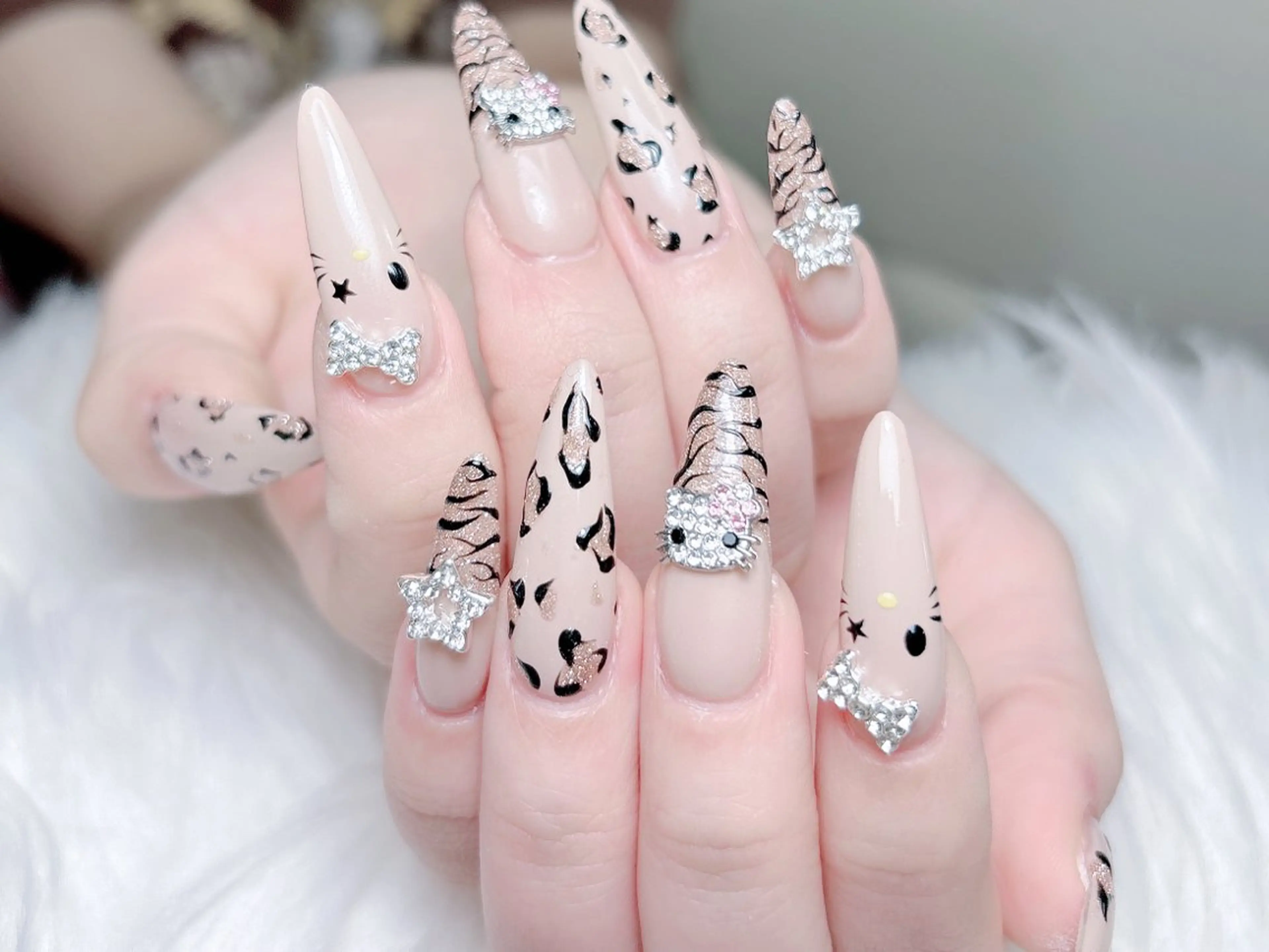 ネイル 成人式 ロングネイル マグネットネイル 大理石ネイル(マーブル) リボン ハンドネイル MoMoA Nail ネイル長さ出し専門店のネイルデザイン