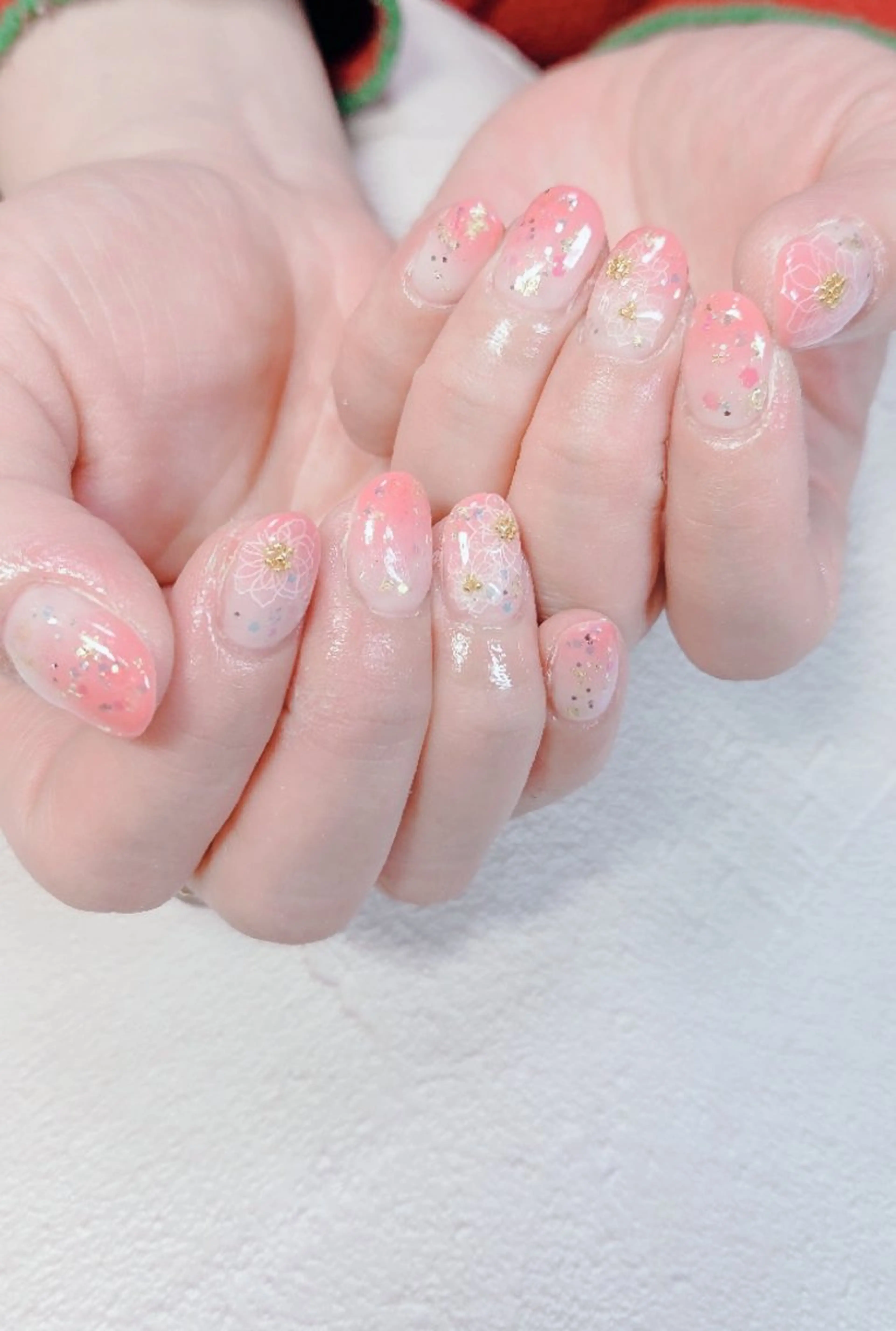 ネイル フラワーネイル ホログラムネイル キラキラネイル 持ち込み 赤色 ハンドネイル flure de neige yukiのネイルデザイン