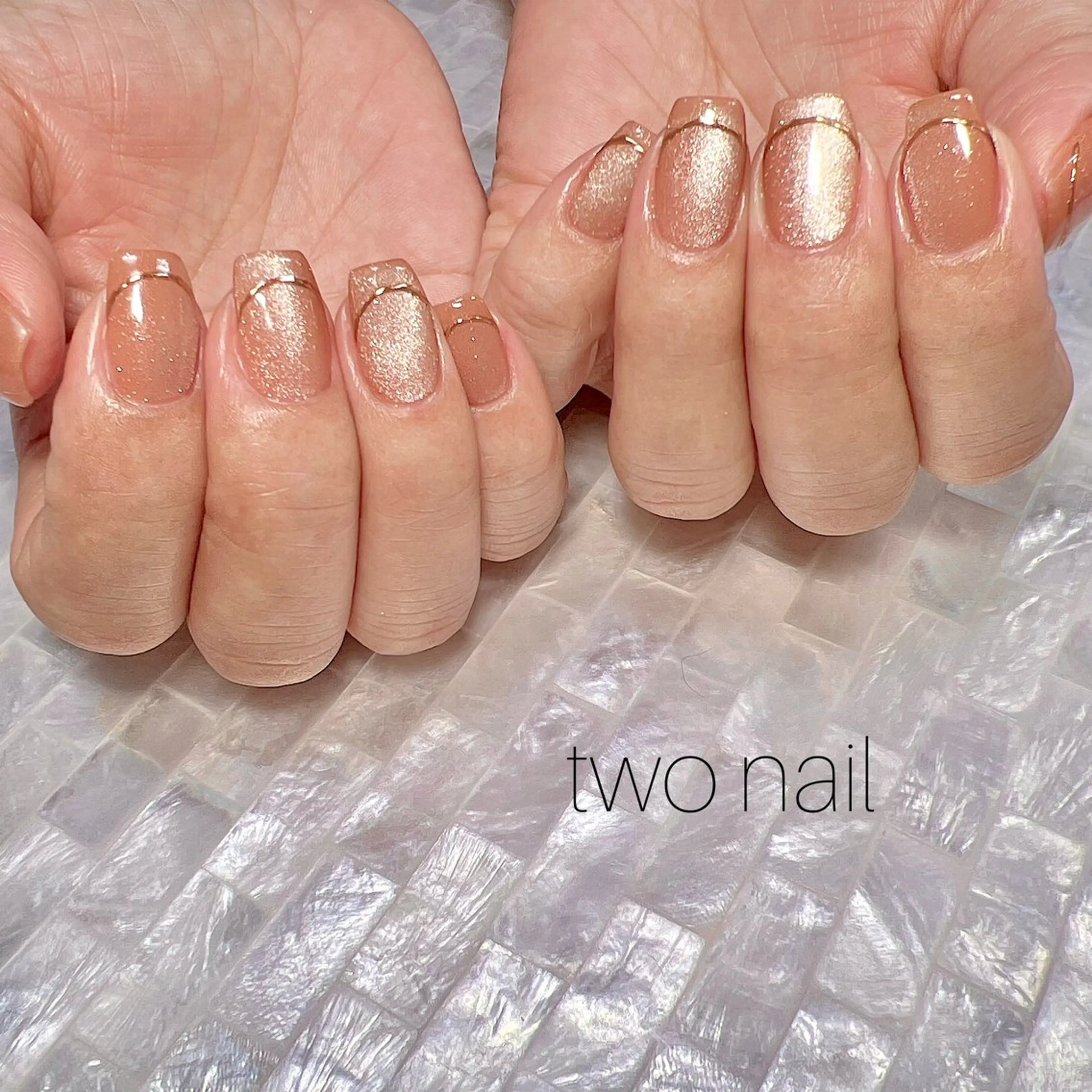 ネイル ブラウン キラキラネイル マグネットネイル ネイルチップ ホワイト ハンドネイル two nailのネイルデザイン