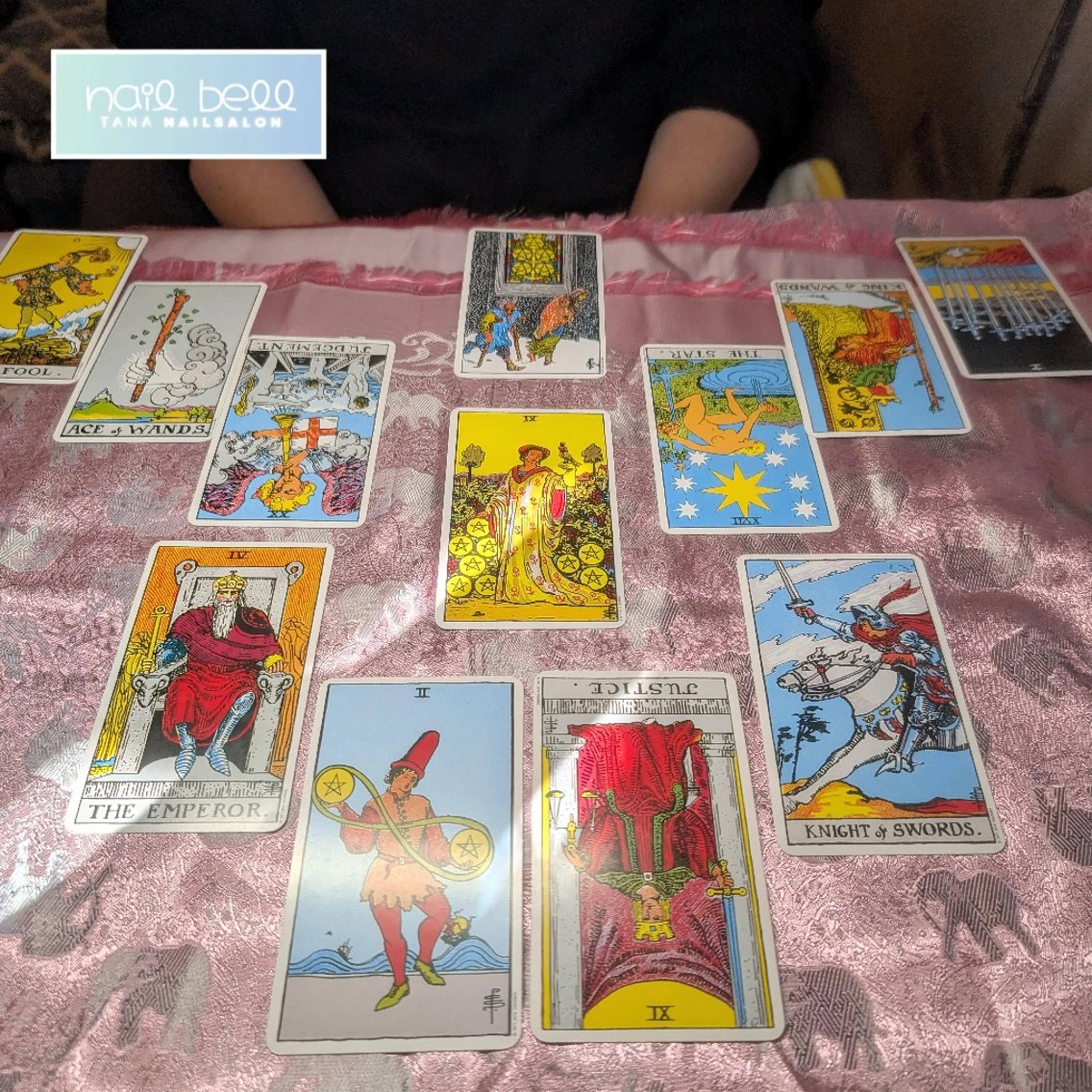 占いができるネイルサロン「ネイルベル」所属・さいとう りなのネイルデザイン