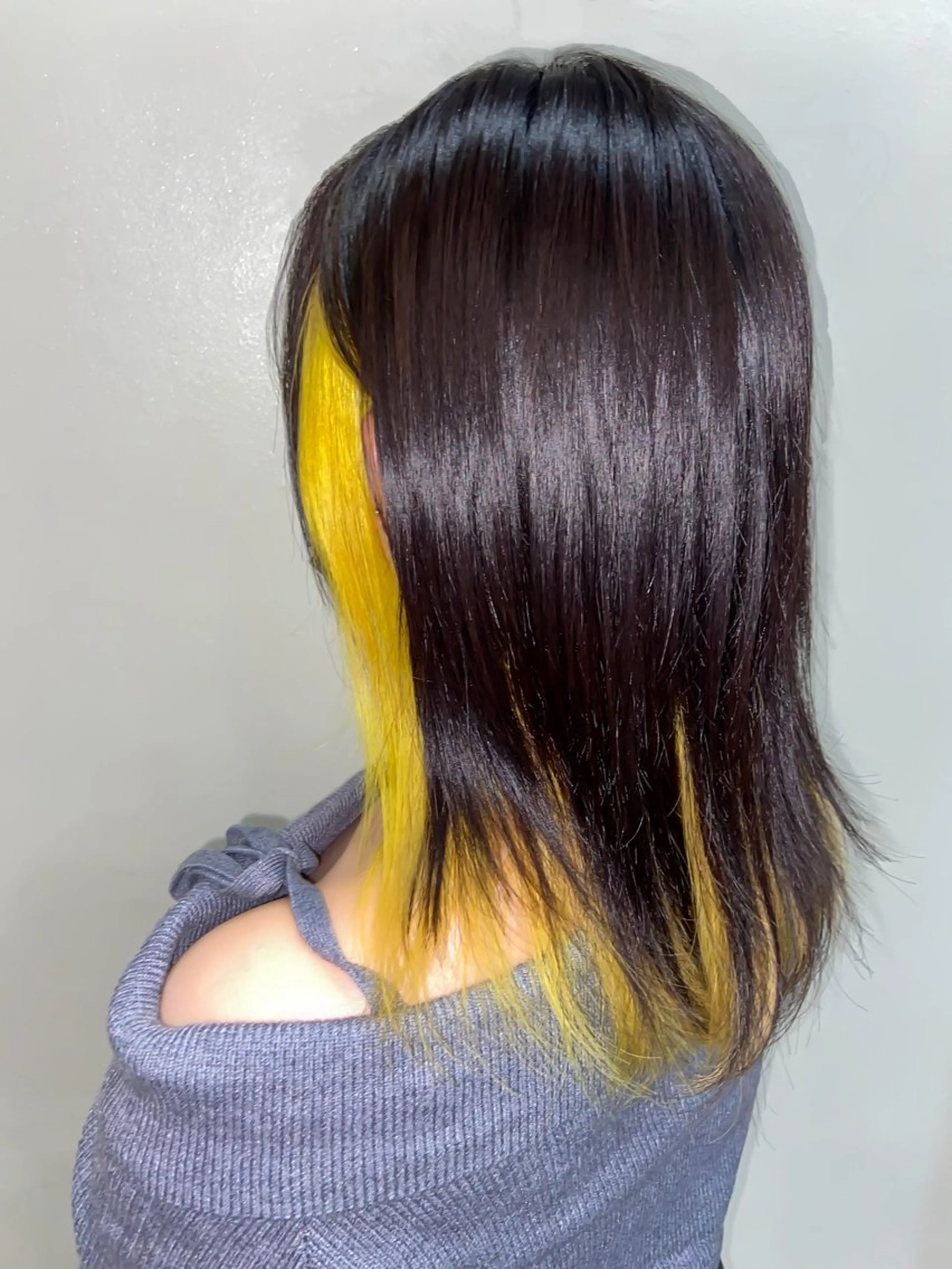 セミロング カラー インナーカラー イエローカラー ヘアカラー トリートメント mugelca所属・ワタナベ リリコのヘアスタイル