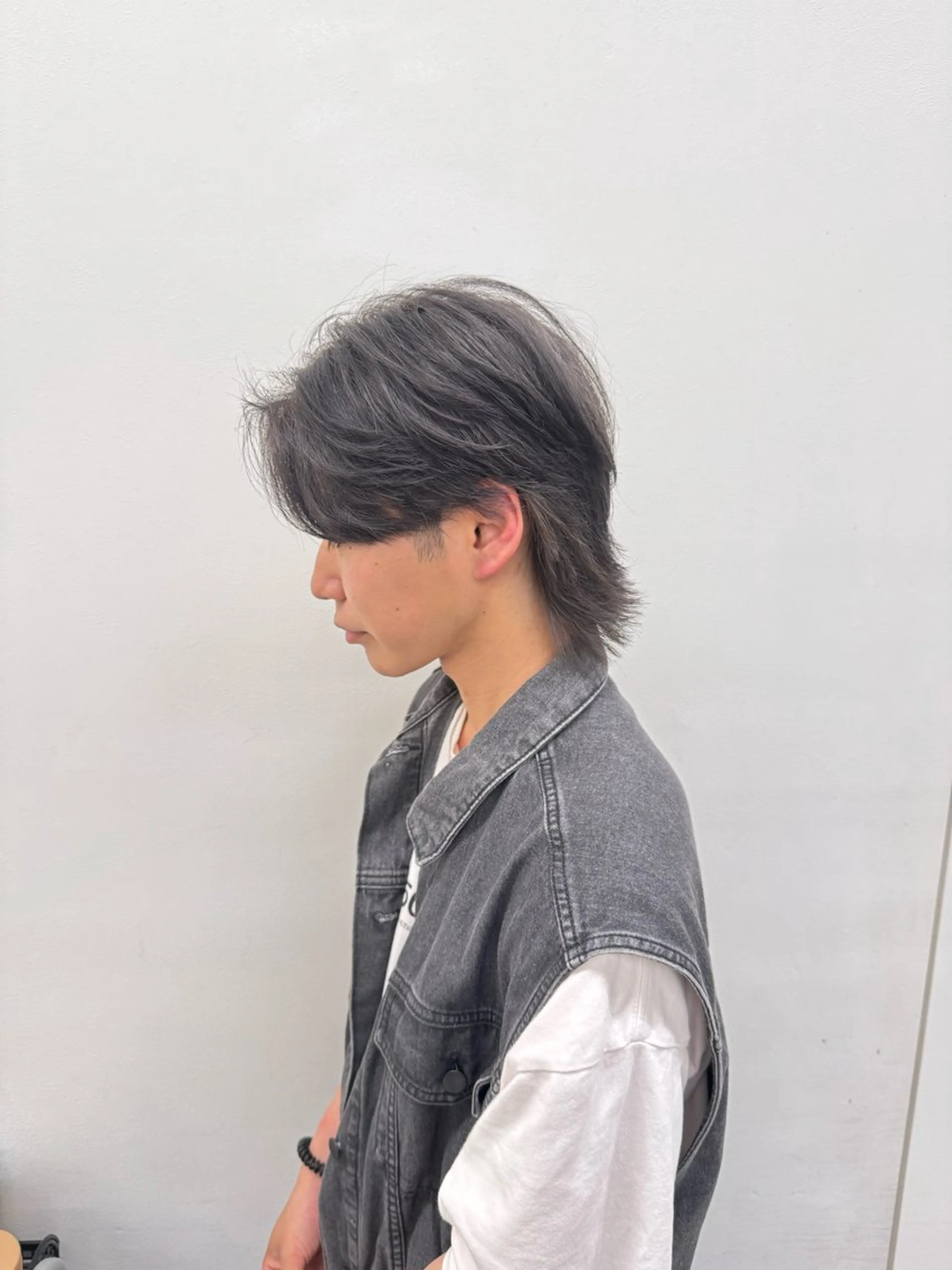 ミディアム カラー ヘアアレンジ メンズ メンズブリーチ ブリーチ シルバー カット ヘアカラー トリートメント ヘアセット 顔まわりカット の達人のヘアスタイル