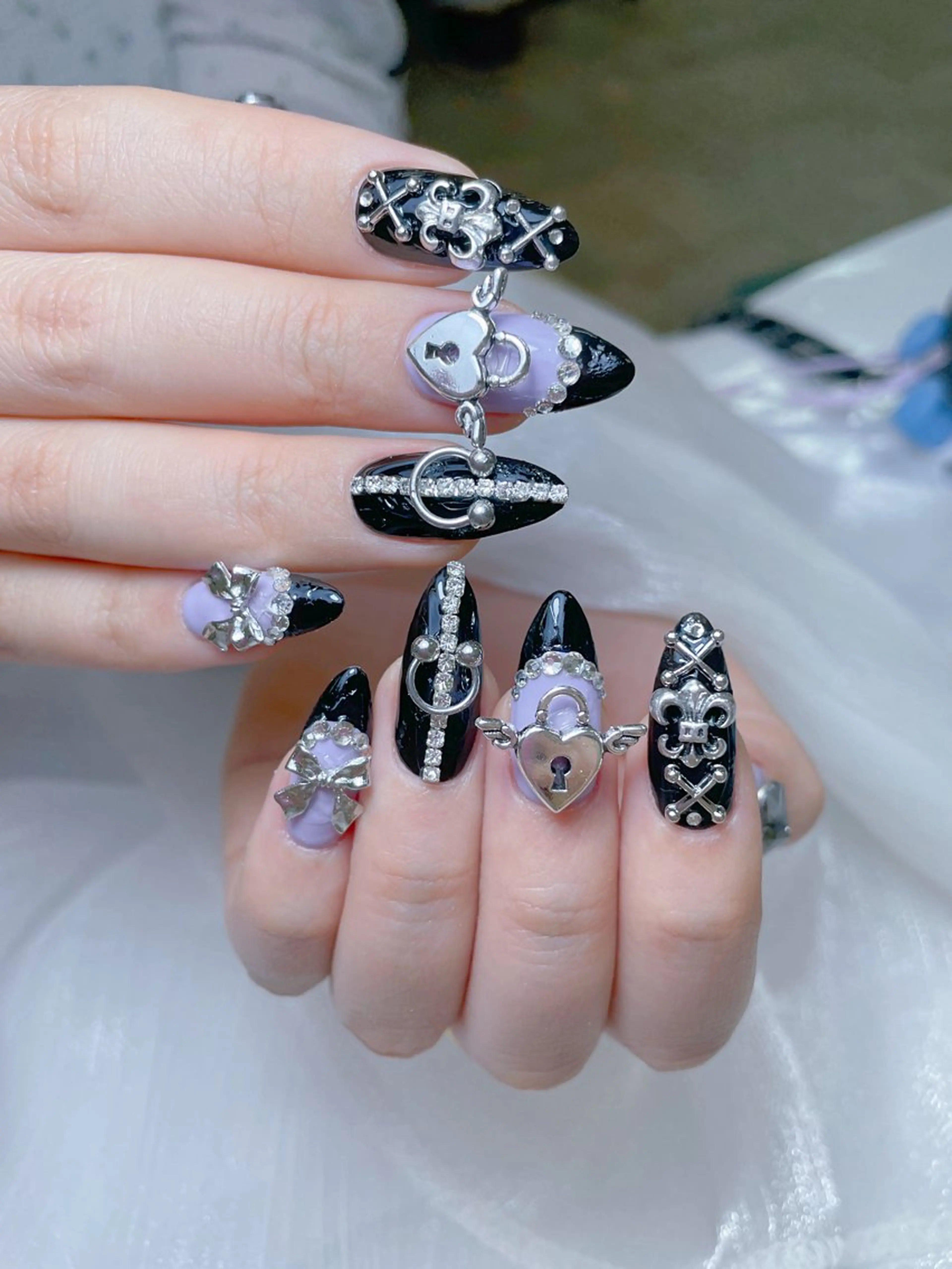 ネイル チークネイル ガーリー キラキラネイル 韓国ネイル リボン ハンドネイル NailPrincess所属・princess スカルプ専門店のネイルデザイン