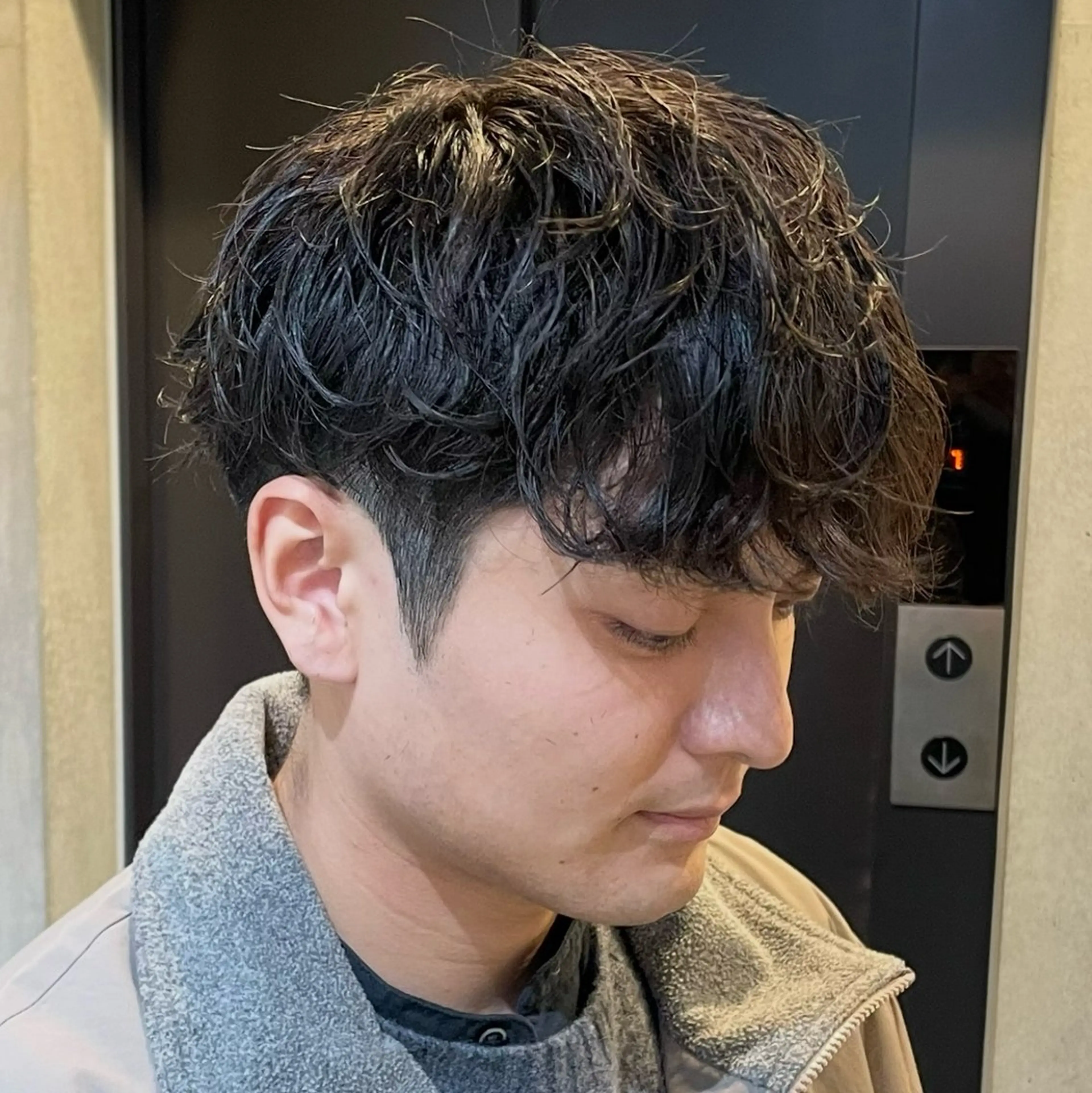 ショート パーマ メンズ メンズパーマ 波巻きパーマ ニュアンスパーマ カット パーマ 中崎町メンズパーマ/ シャドウ/山下拓実のヘアスタイル