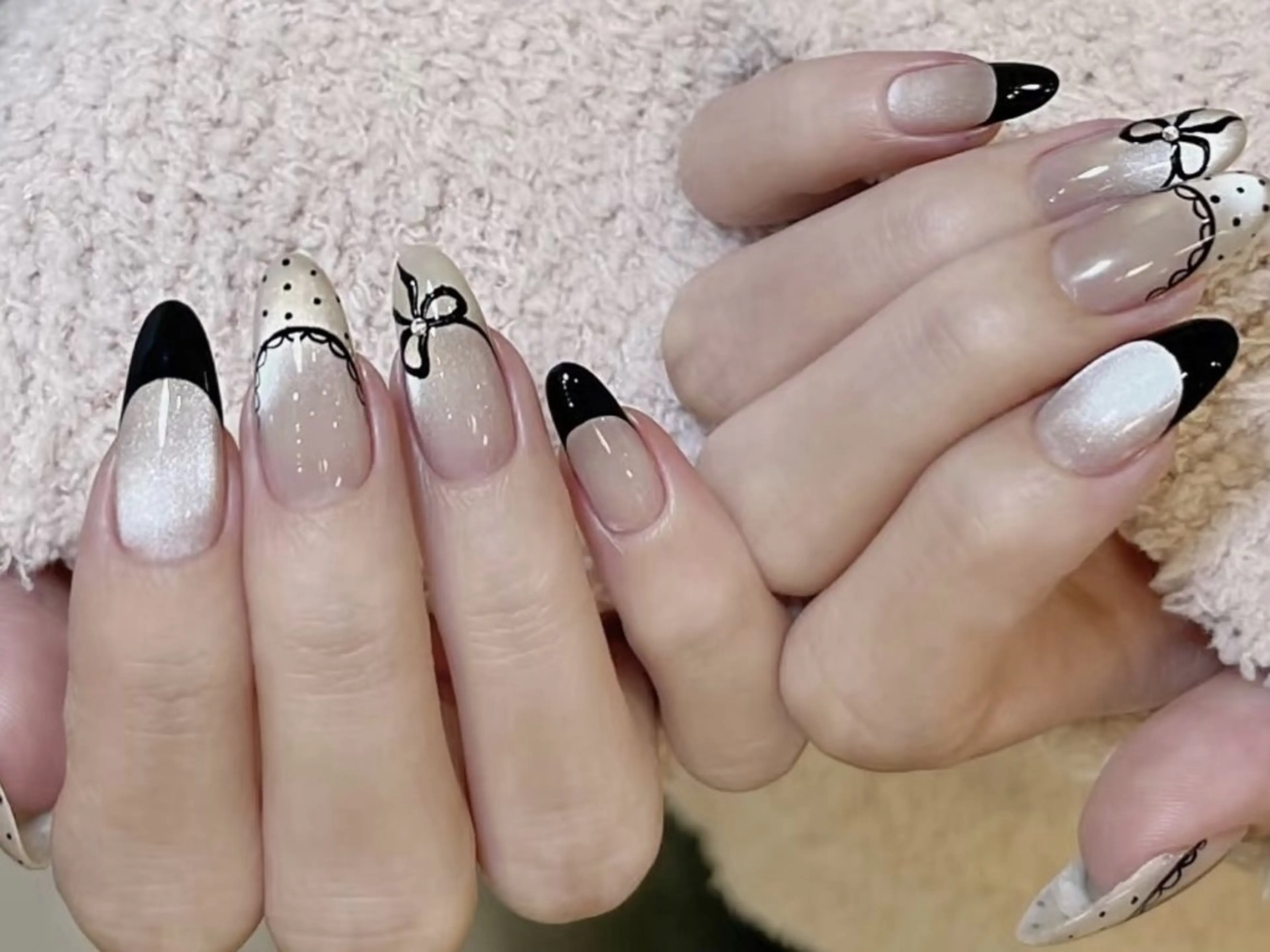 ネイル チークネイル 長さ出し フレンチネイル ジェルネイル キラキラネイル ハンドネイル UM Nail Salonのネイルデザイン