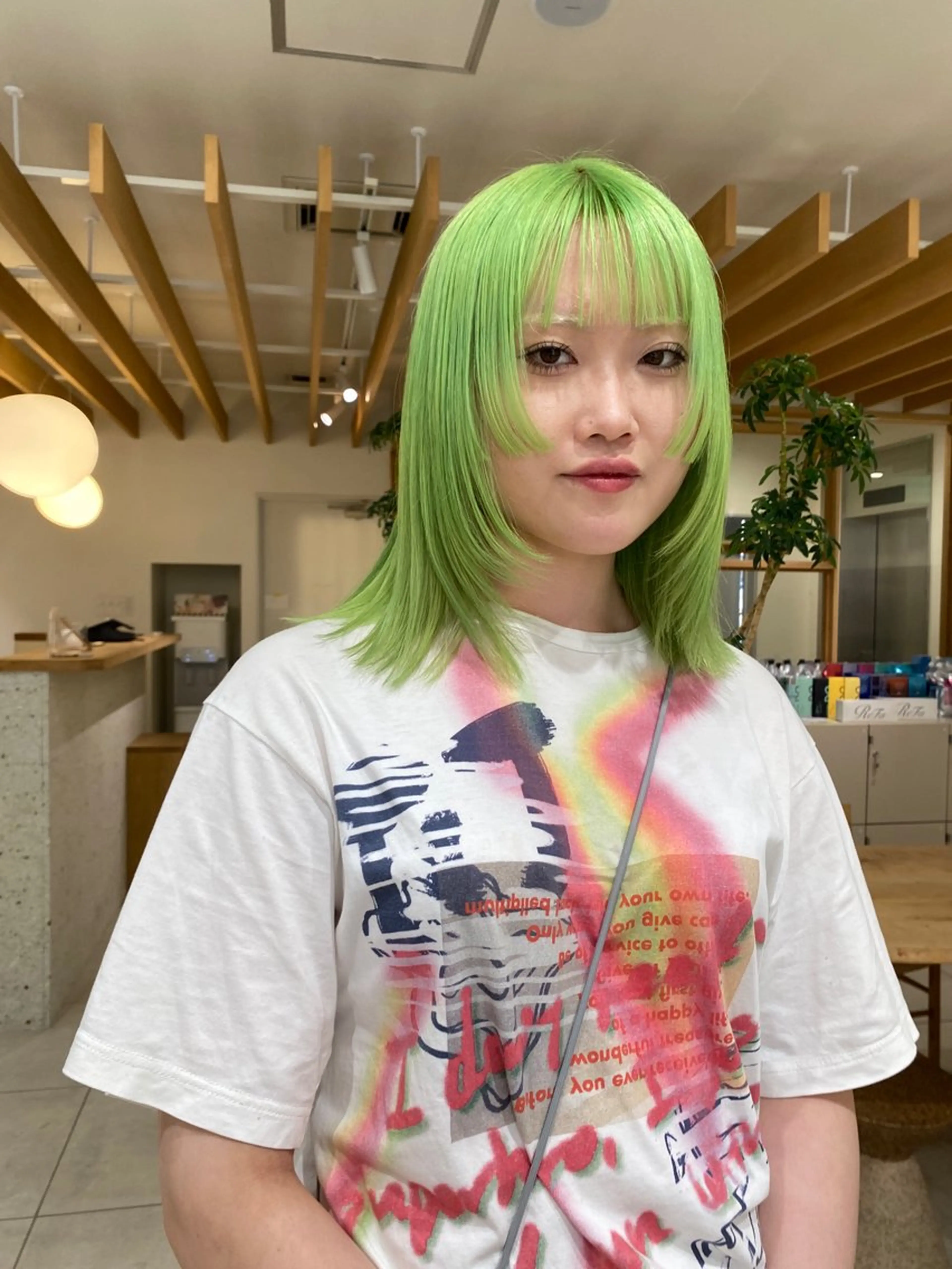 ミディアム カラー ブリーチ ミント ミントグリーン 姫カット キタ リオナのヘアスタイル