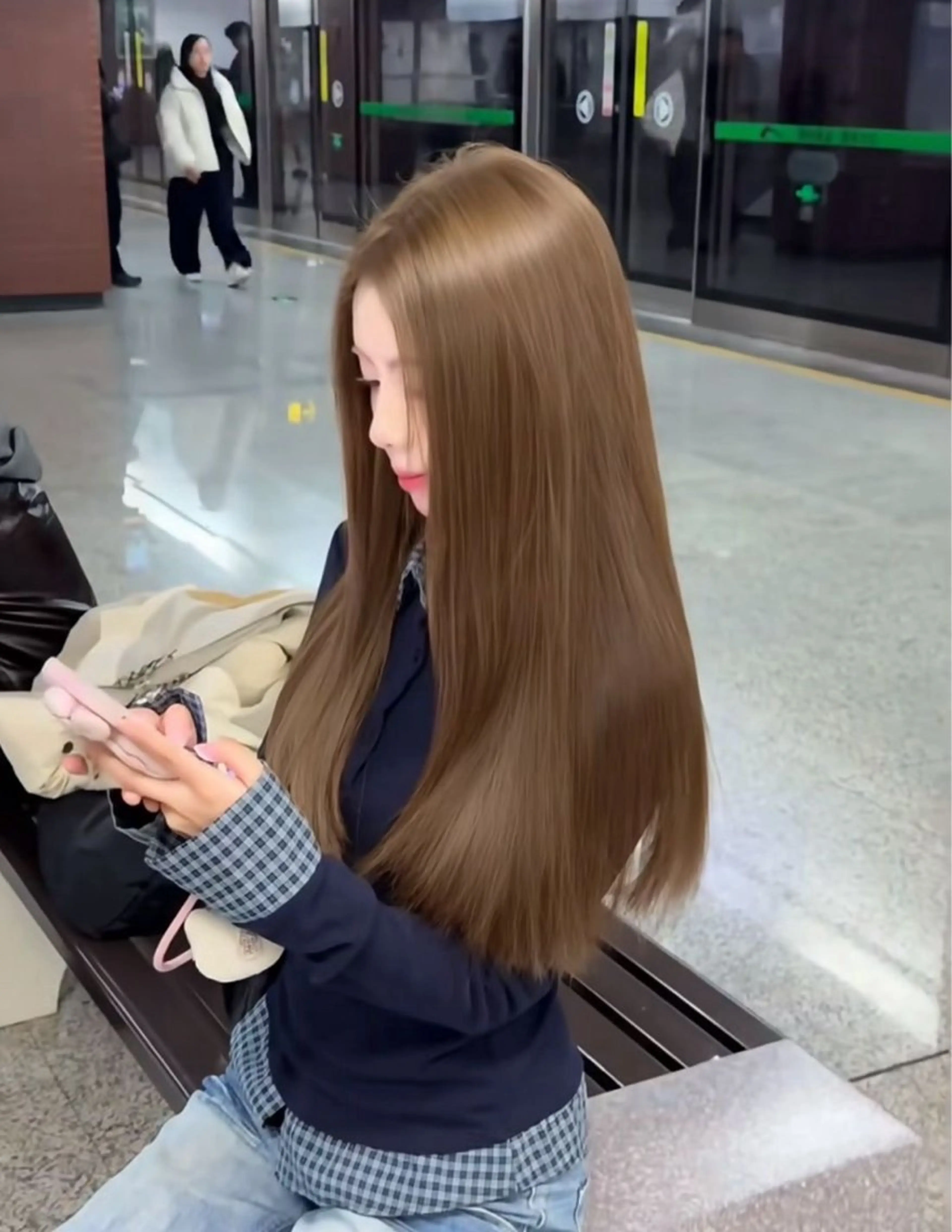 ロング カラー ヘアカラー 盛れる上質ワンホン ヘア🤍YUME🤍のヘアスタイル