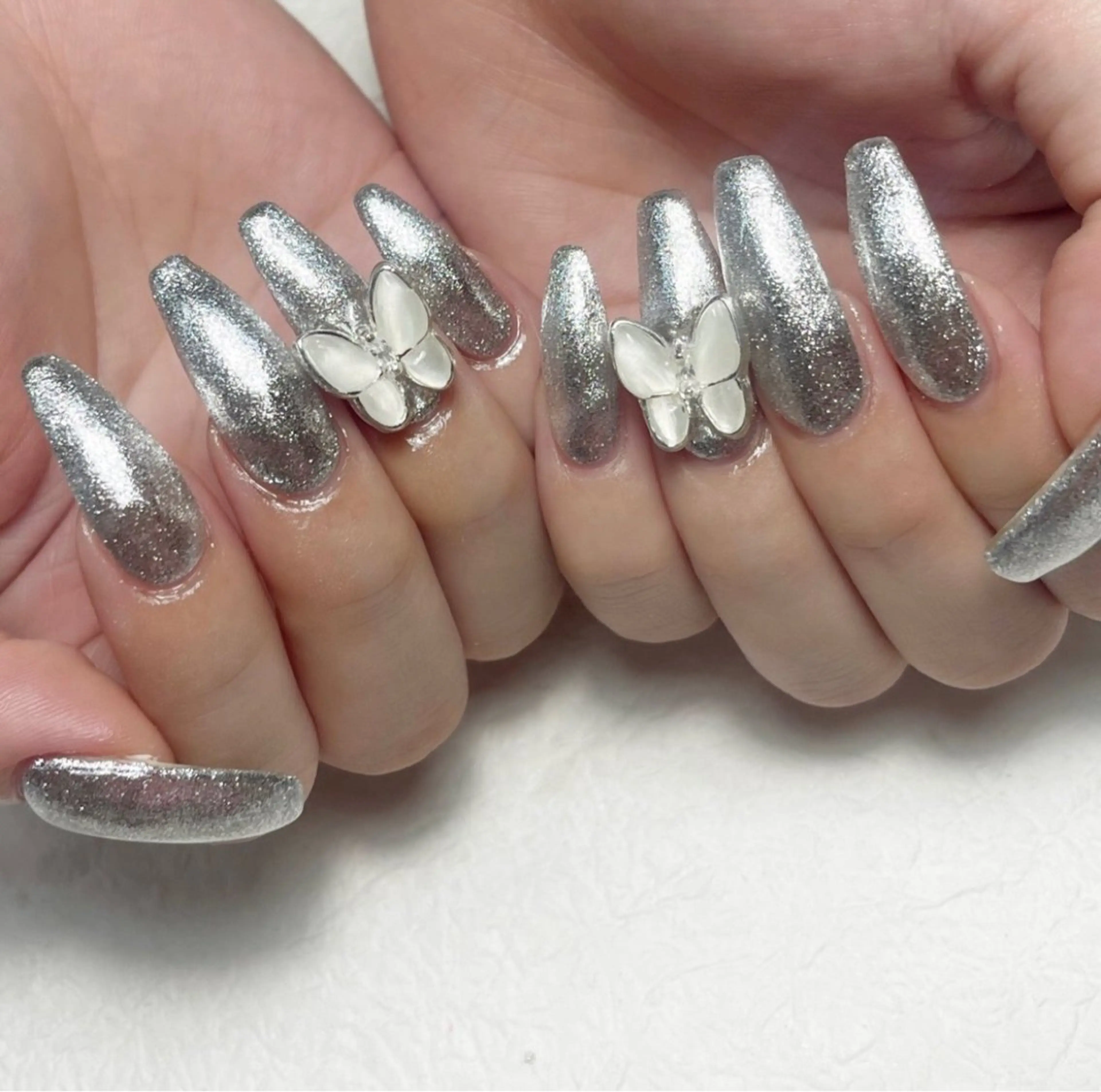 ネイル キラキラネイル ラメ(グリッター) ワンカラーネイル シルバー ハンドネイル Aki 💖ゆちたの部屋のネイルデザイン