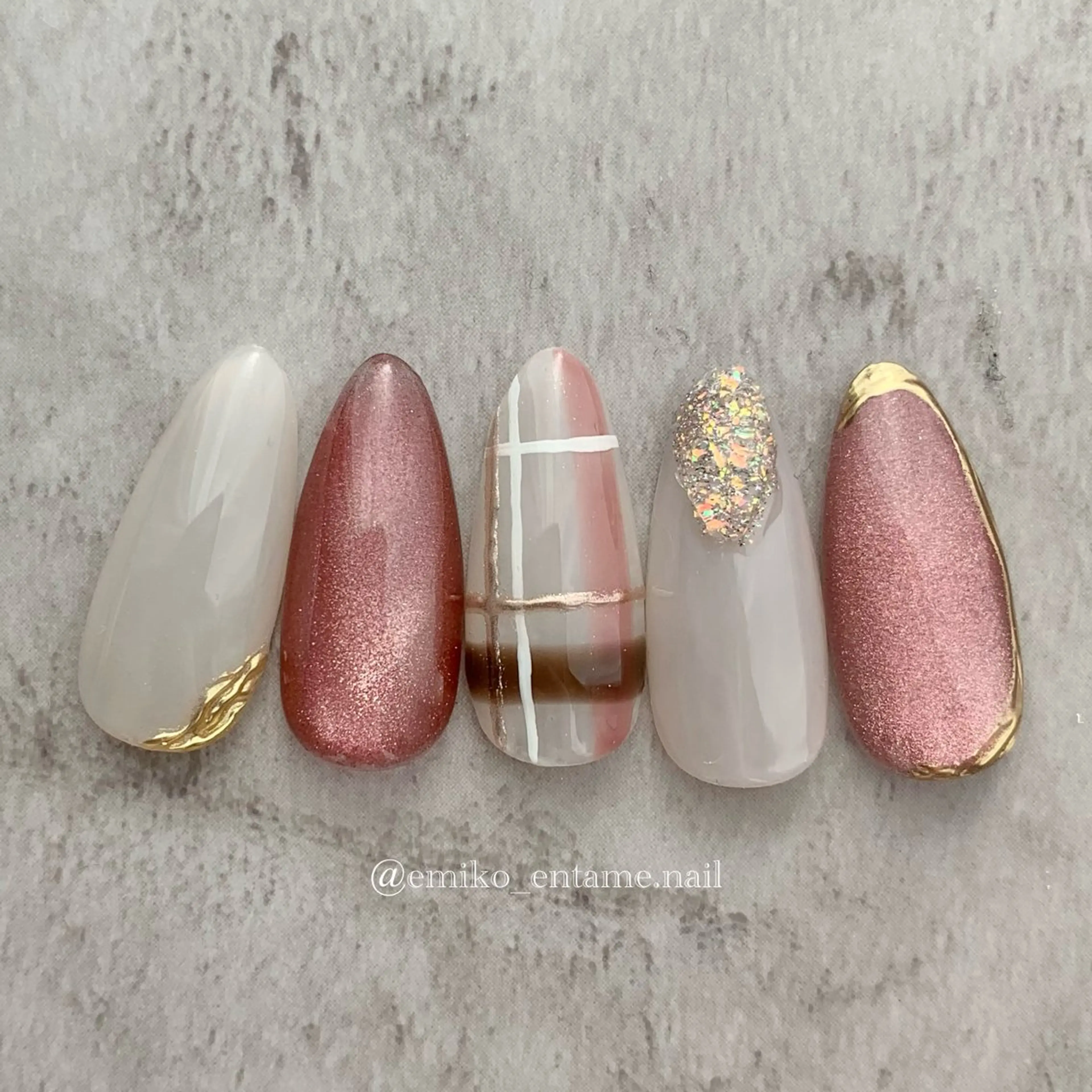 ネイル マグネットネイル シンプルネイル EMIKOのネイルデザイン