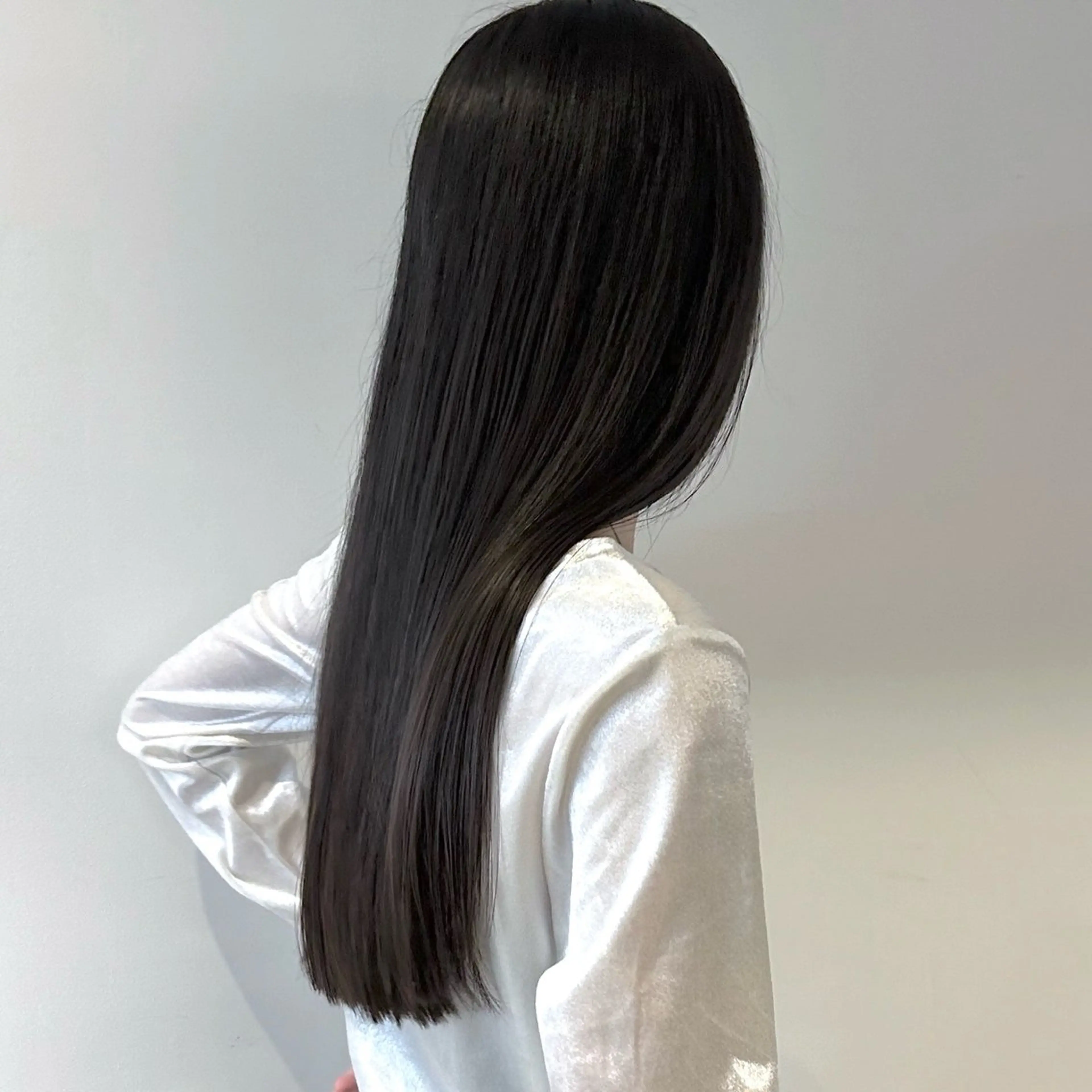 ロング カラー 黒髪 透明感カラー 顔まわりレイヤー 顔周りカット ハッシュカット カット トリートメント nonoka オリーブ/グレージュのヘアスタイル