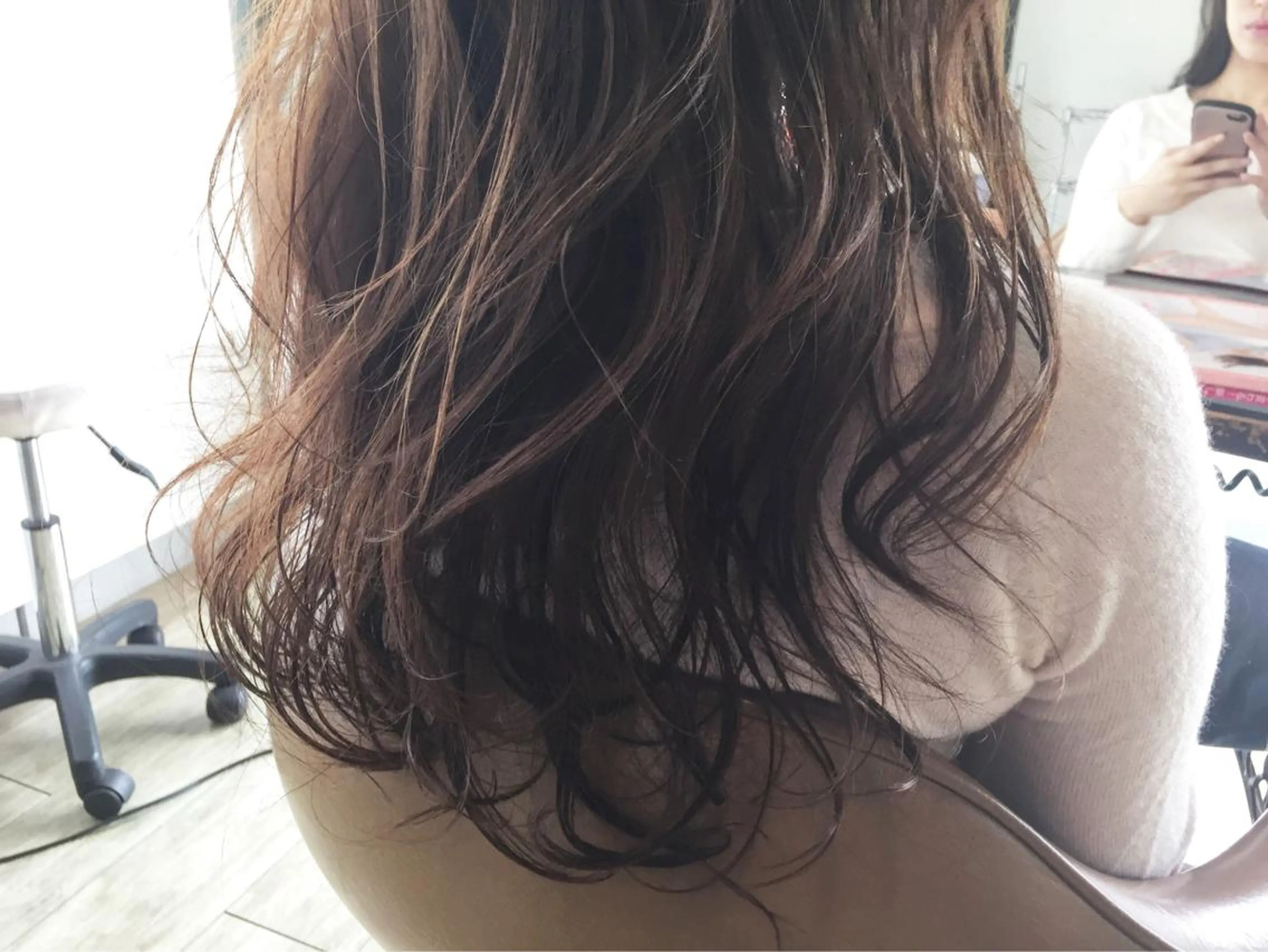 ロング カラー ツキノキ ミナのヘアスタイル