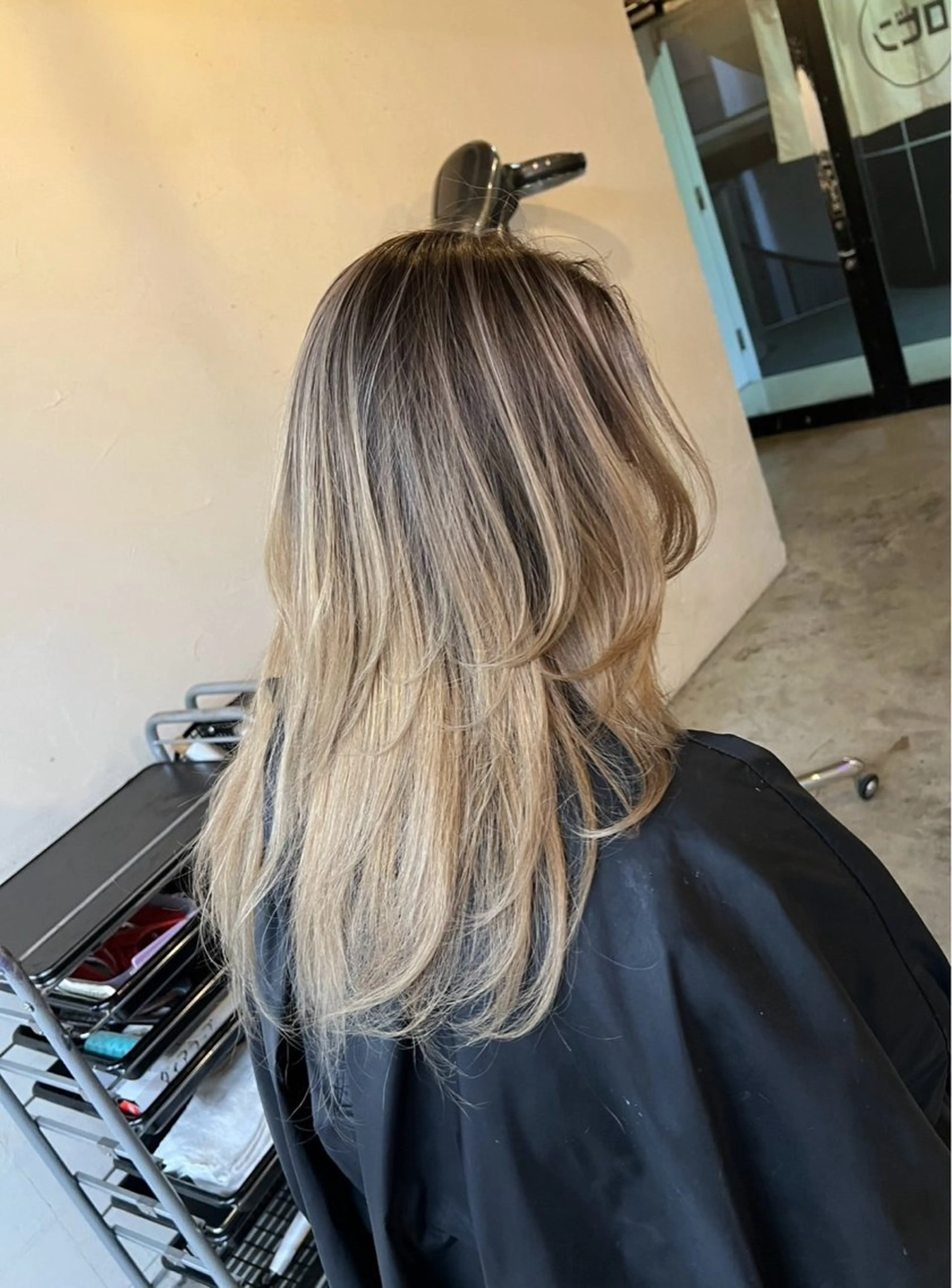 セミロング カラー バレイヤージュ ベージュカラー ホワイトベージュ レイヤーカット ヘアカラー トリートメント ROBIN所属・指名数No.1 /NAOYAのヘアスタイル